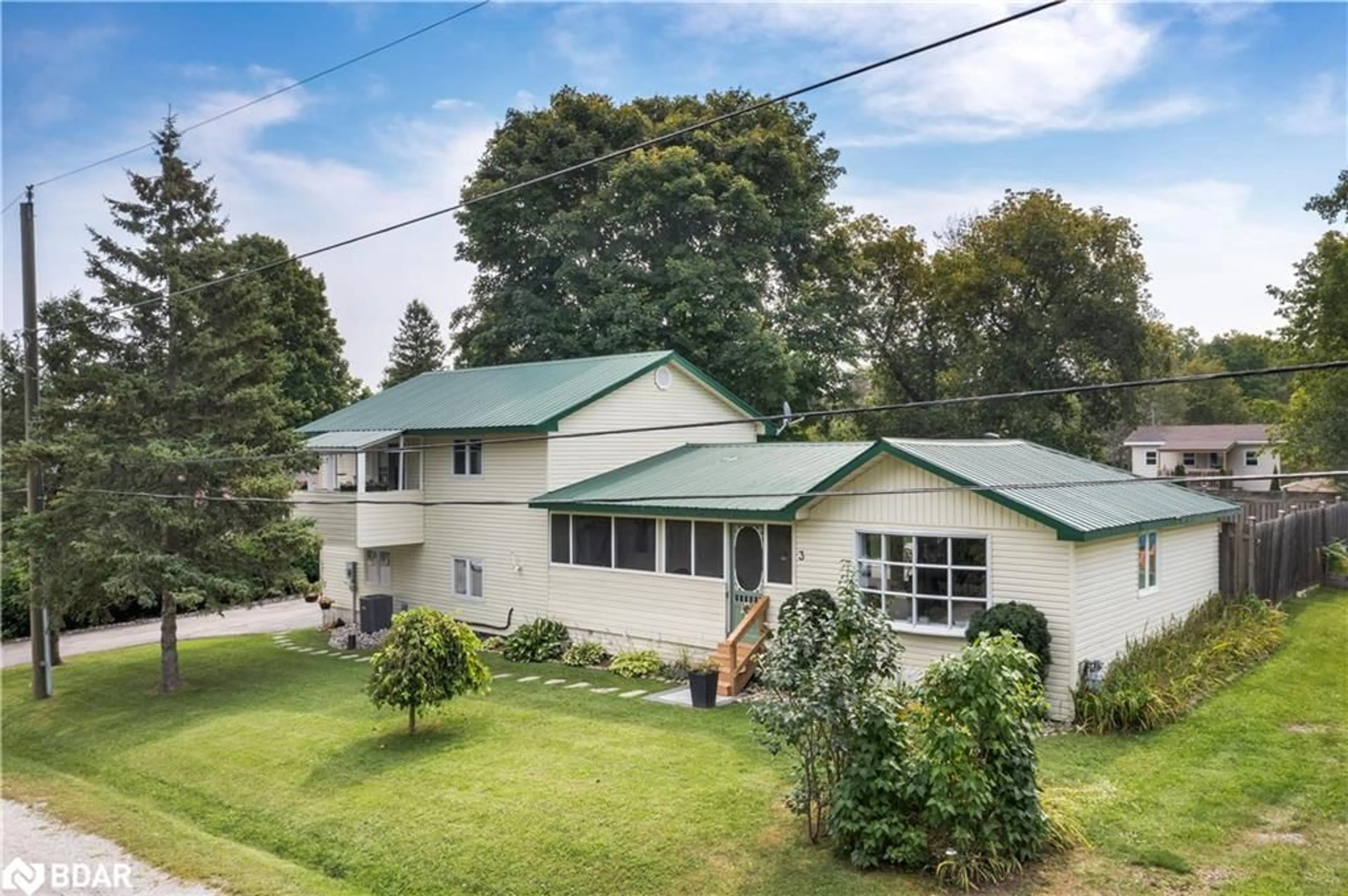 A pic from outside/outdoor area/front of a property/back of a property/a pic from drone, unknown for 3 Earldom Blvd, Port McNicoll Ontario L0K 1R0