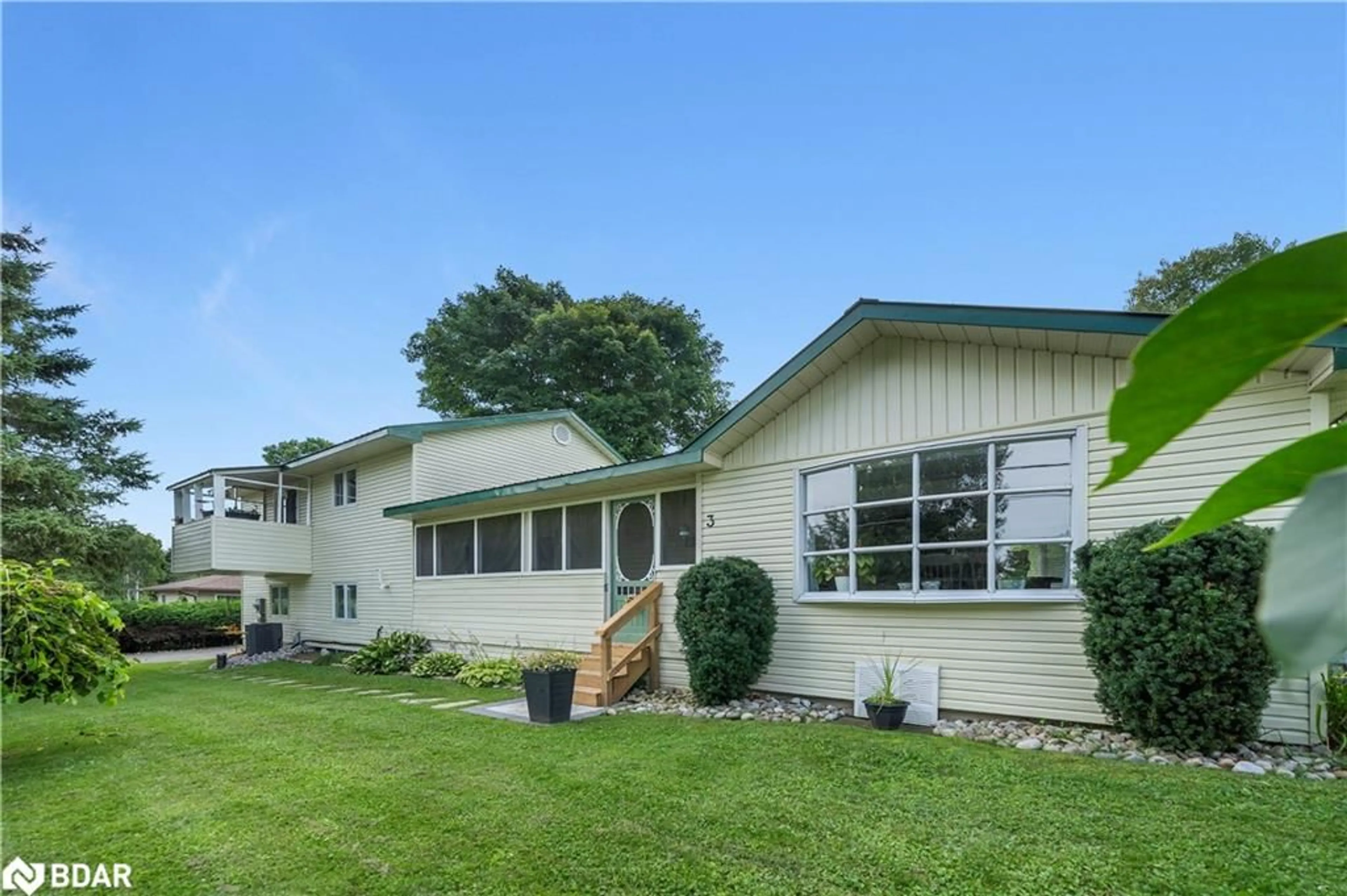Home with vinyl exterior material, unknown for 3 Earldom Blvd, Port McNicoll Ontario L0K 1R0