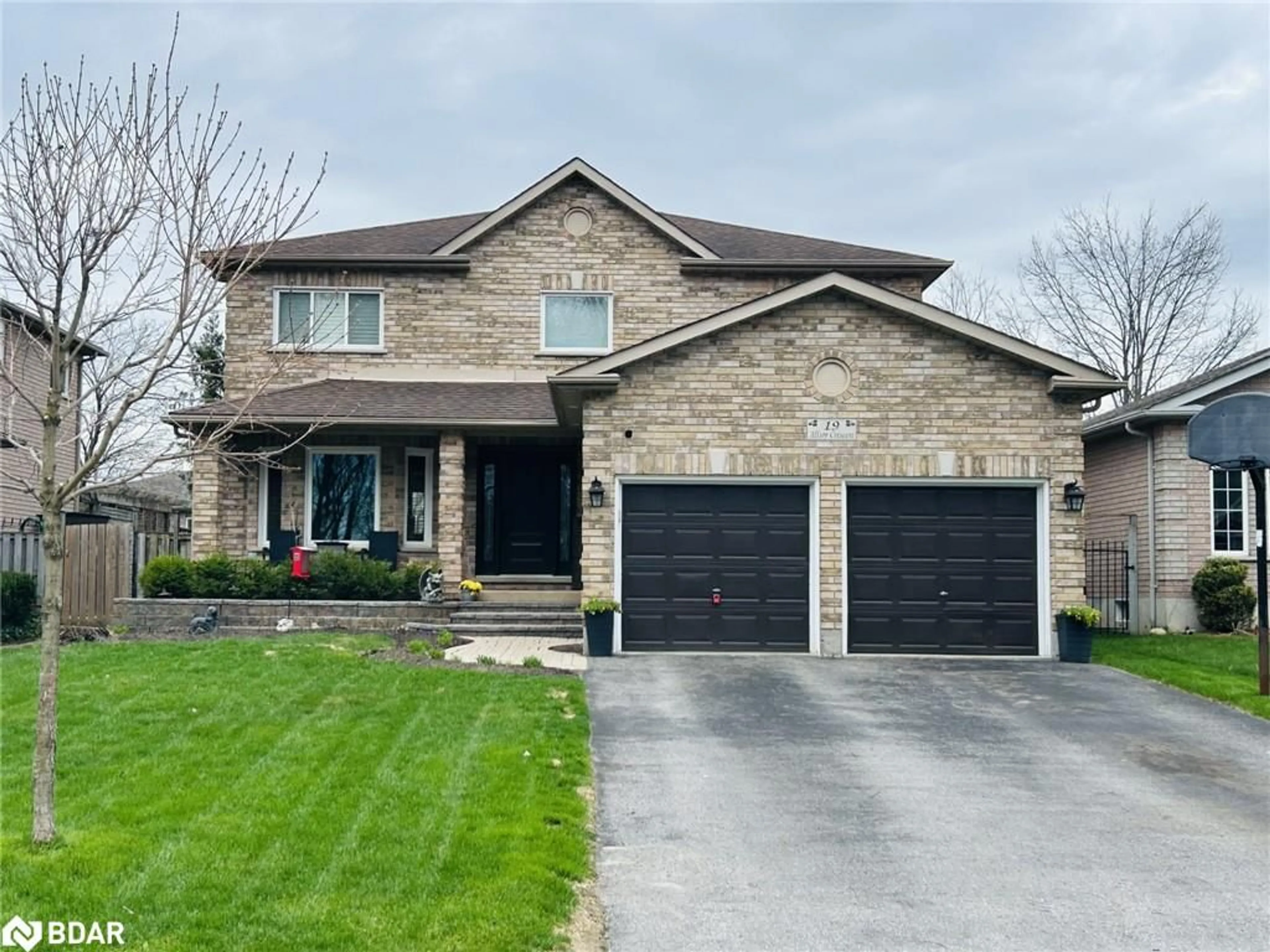 Home with brick exterior material, street for 19 Allsop Cres, Barrie Ontario L4N 8T6