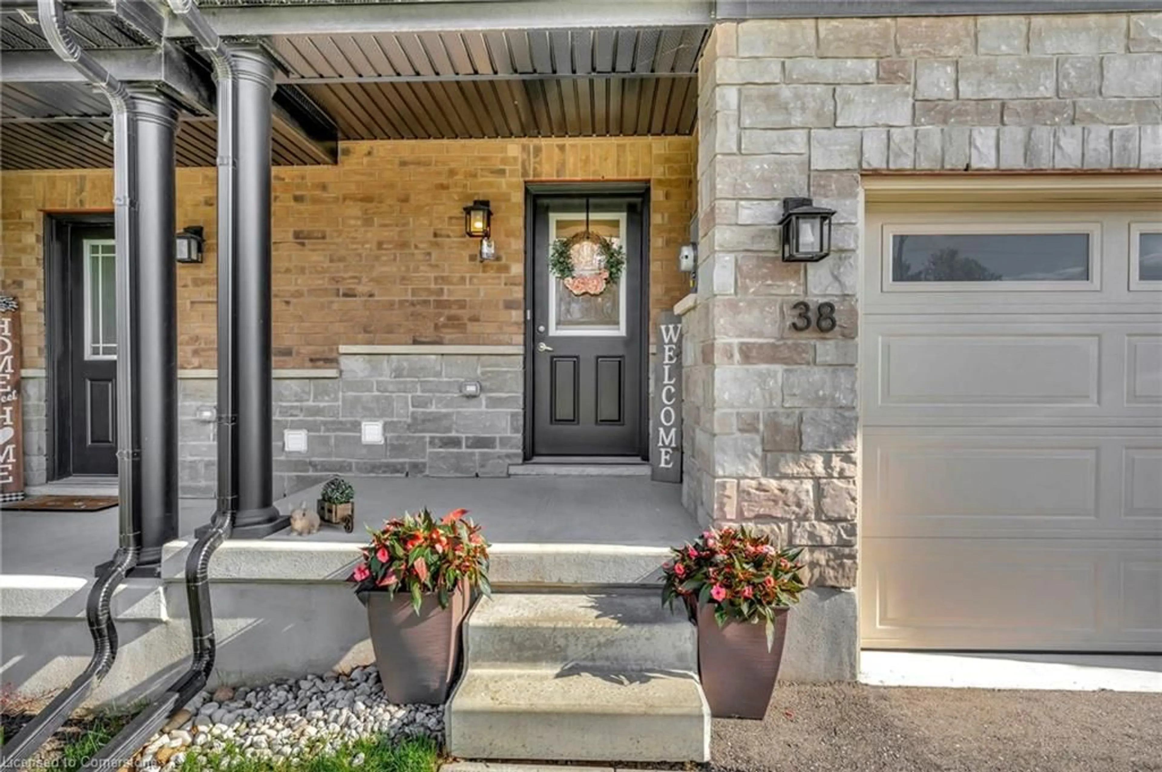 Indoor entryway for 38 Bawcutt Cres, Paris Ontario N3L 0G6