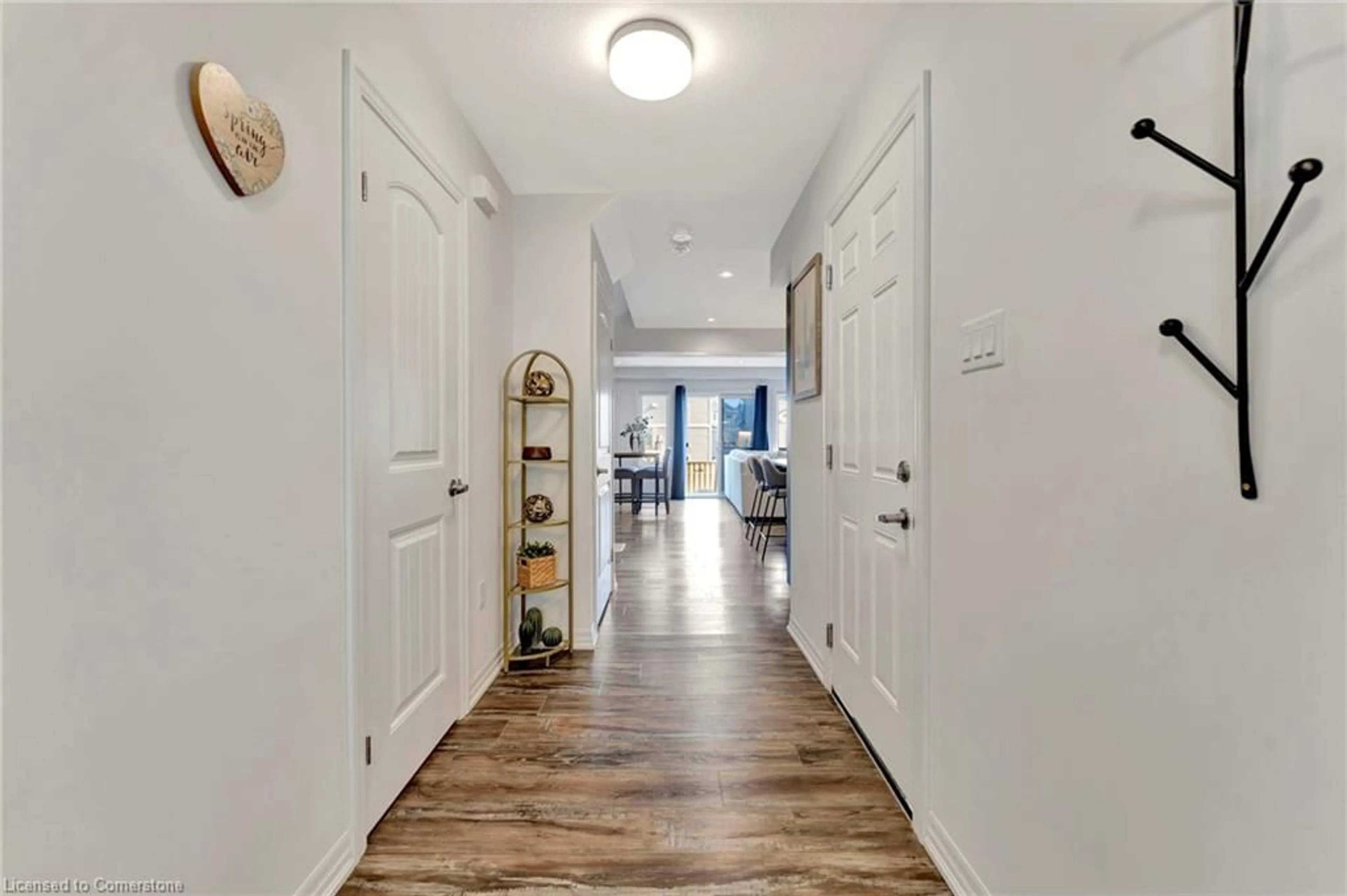 Indoor entryway for 38 Bawcutt Cres, Paris Ontario N3L 0G6