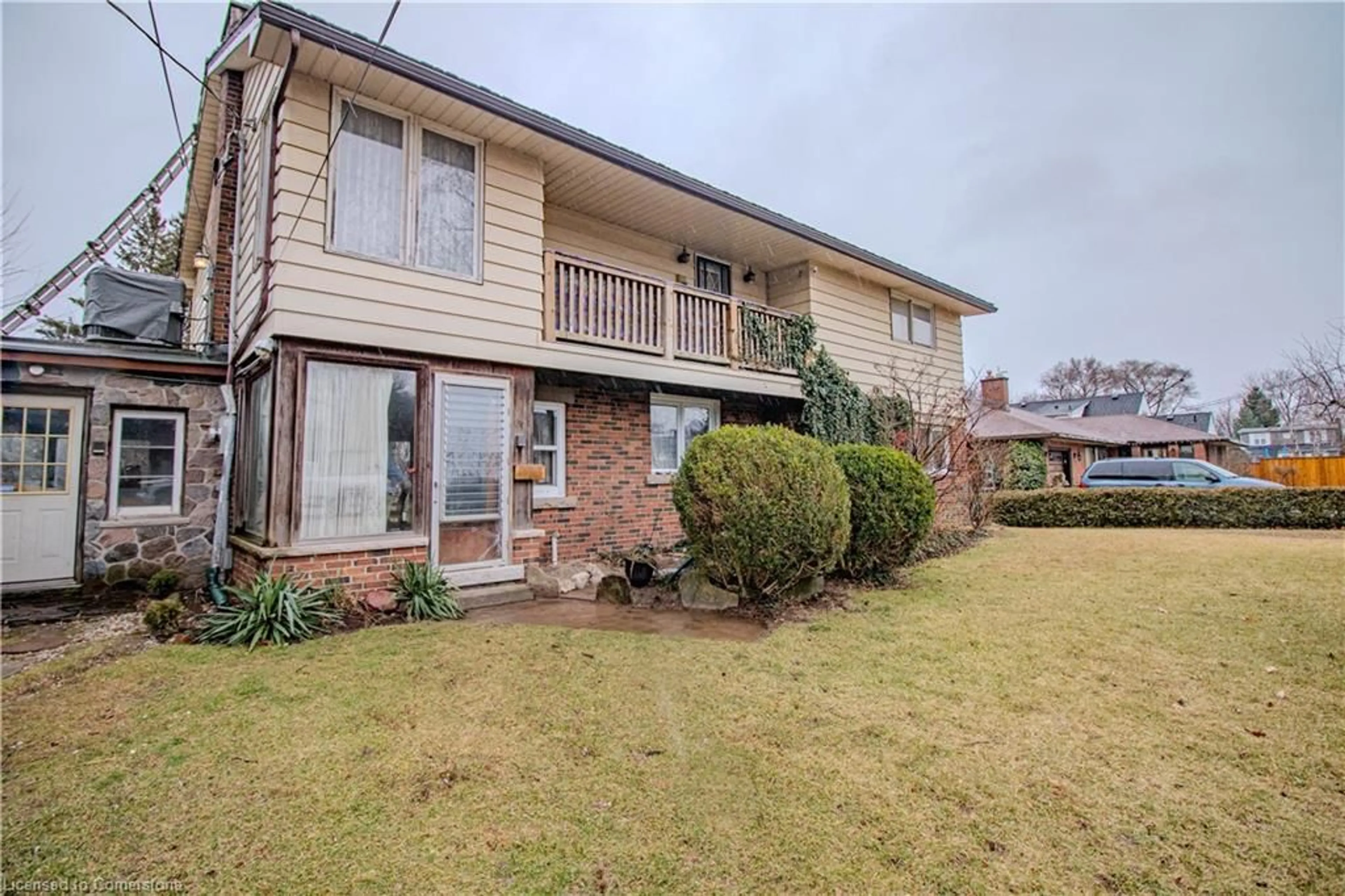 Unknown for 100 Queen Mary Ave, Burlington Ontario L7T 2G7
