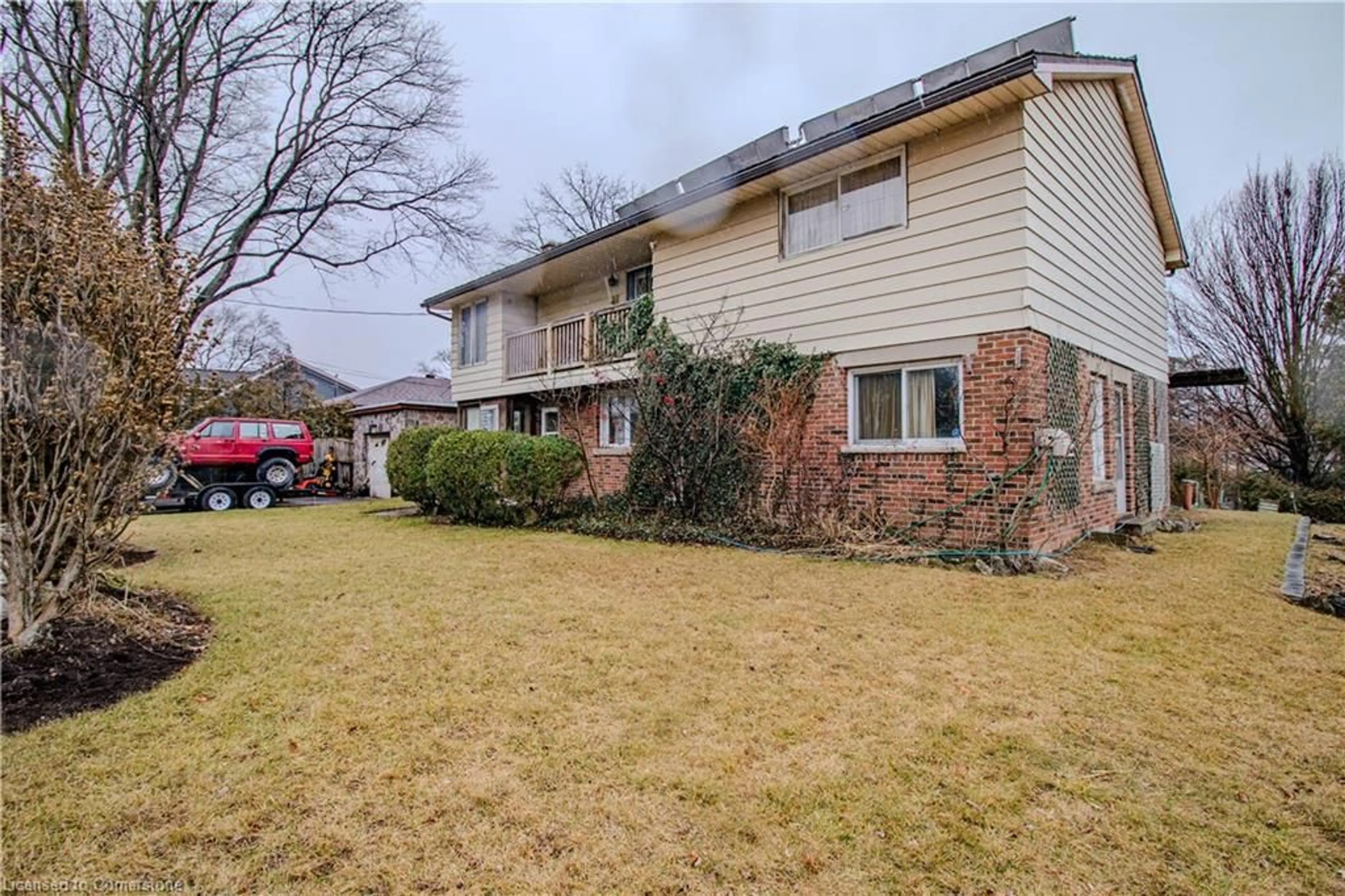 Home with brick exterior material, street for 100 Queen Mary Ave, Burlington Ontario L7T 2G7