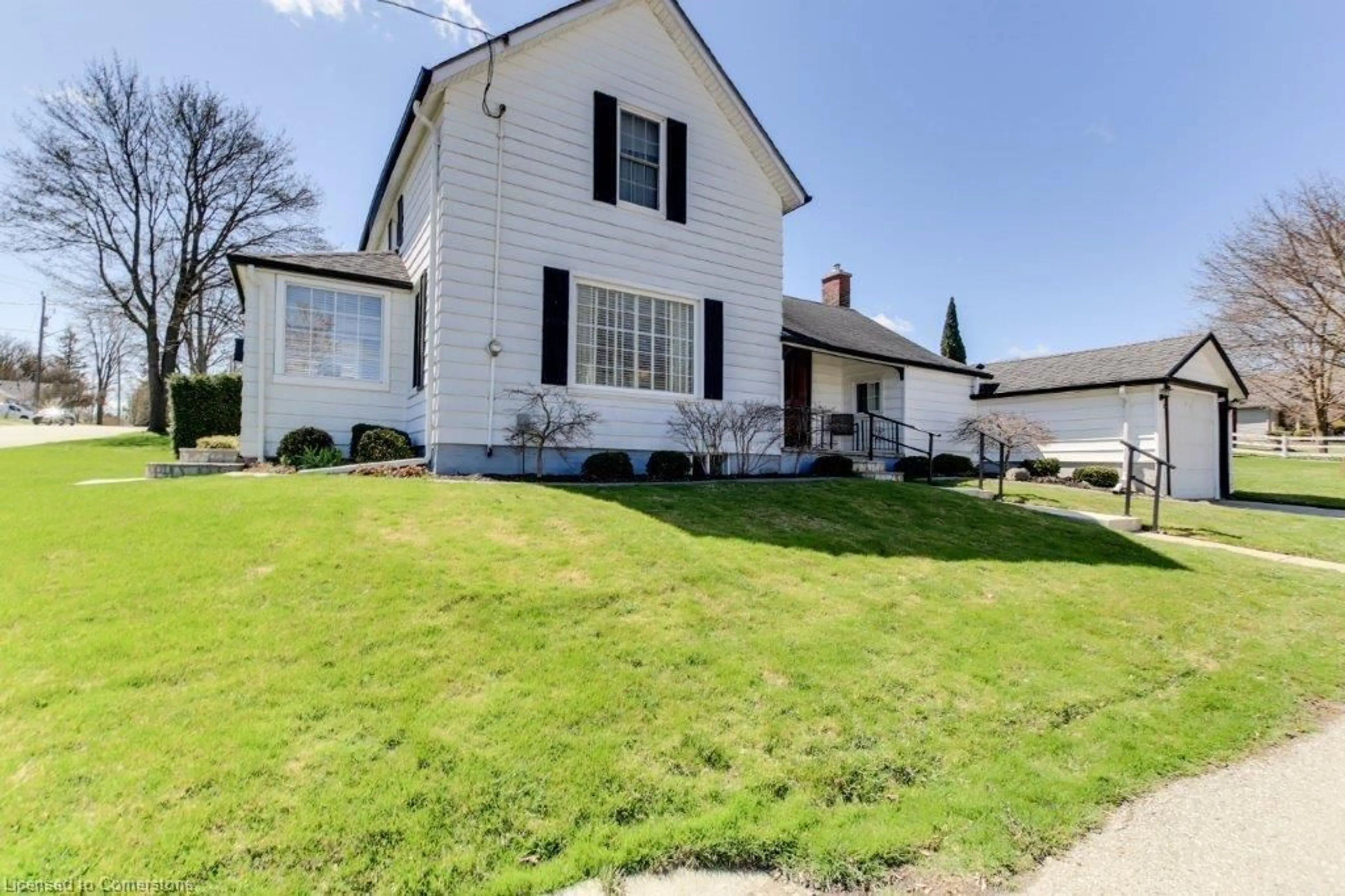 A pic from outside/outdoor area/front of a property/back of a property/a pic from drone, street for 88 Washington St, Waterford Ontario N0E 1Y0