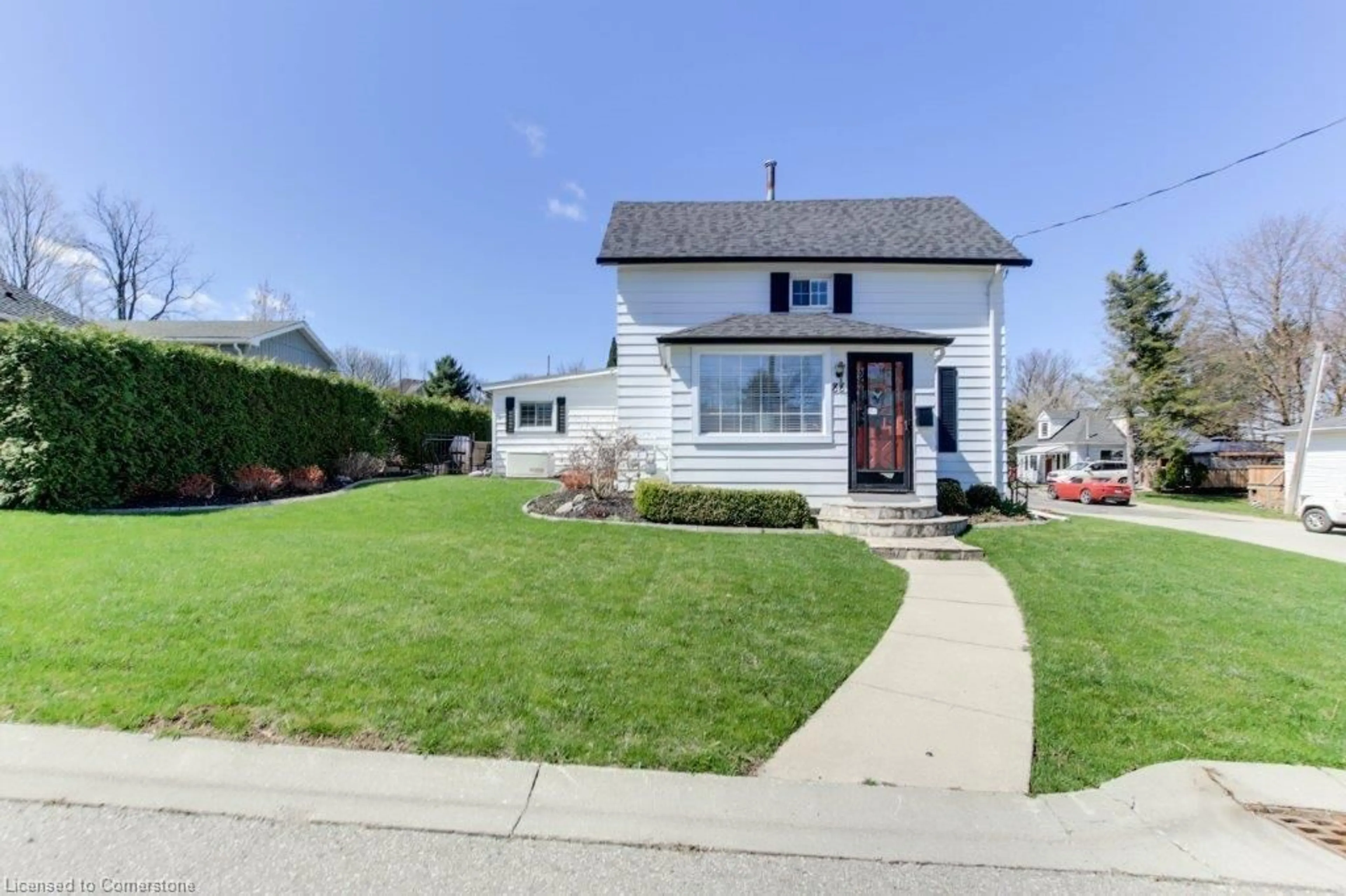 Home with vinyl exterior material, street for 88 Washington St, Waterford Ontario N0E 1Y0