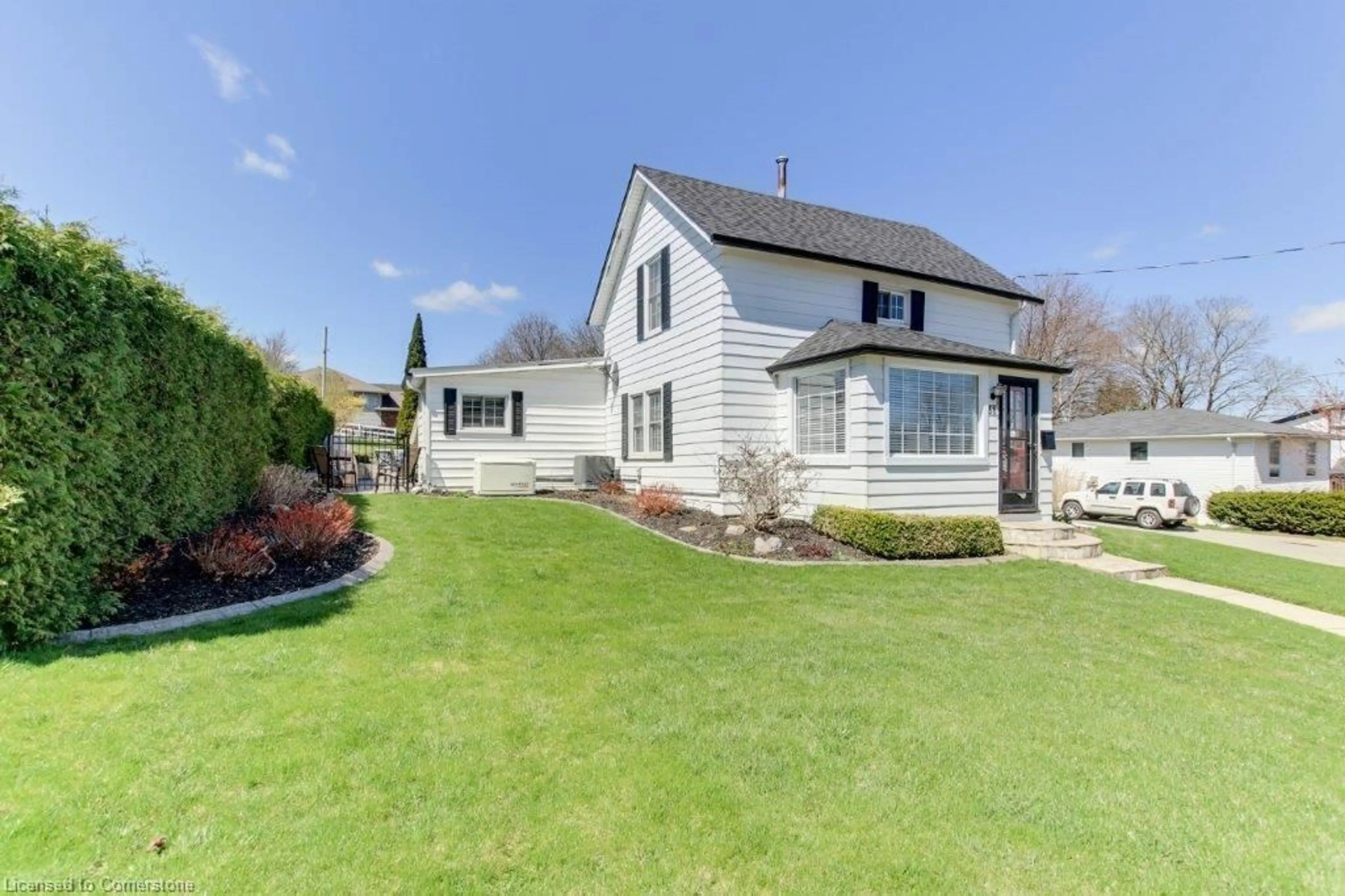 A pic from outside/outdoor area/front of a property/back of a property/a pic from drone, street for 88 Washington St, Waterford Ontario N0E 1Y0