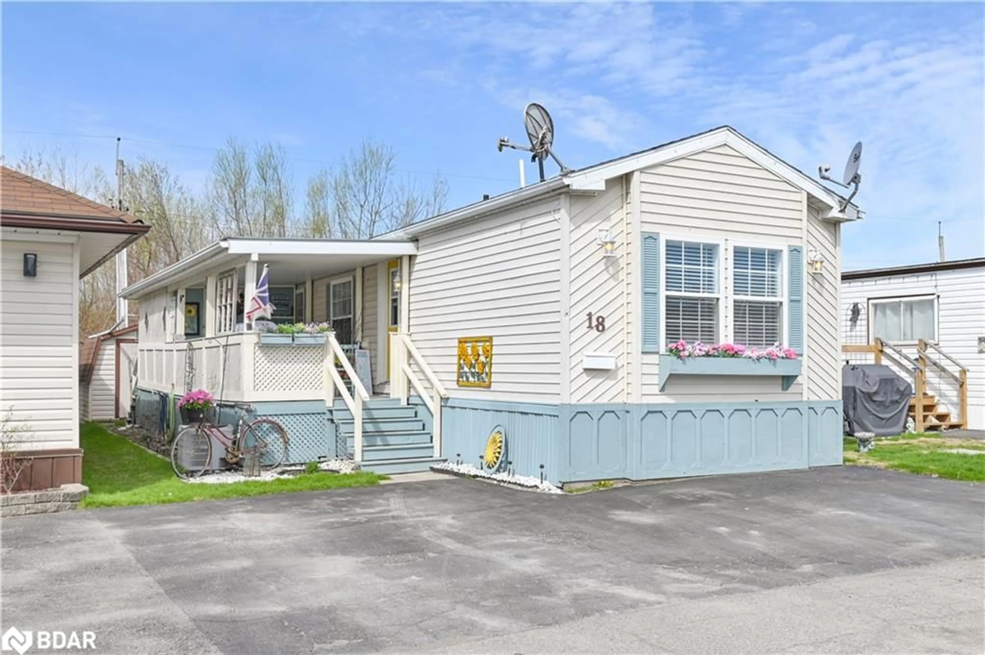 Home with vinyl exterior material, street for 311 Dundas St #18, Quinte West Ontario K8V 1M1