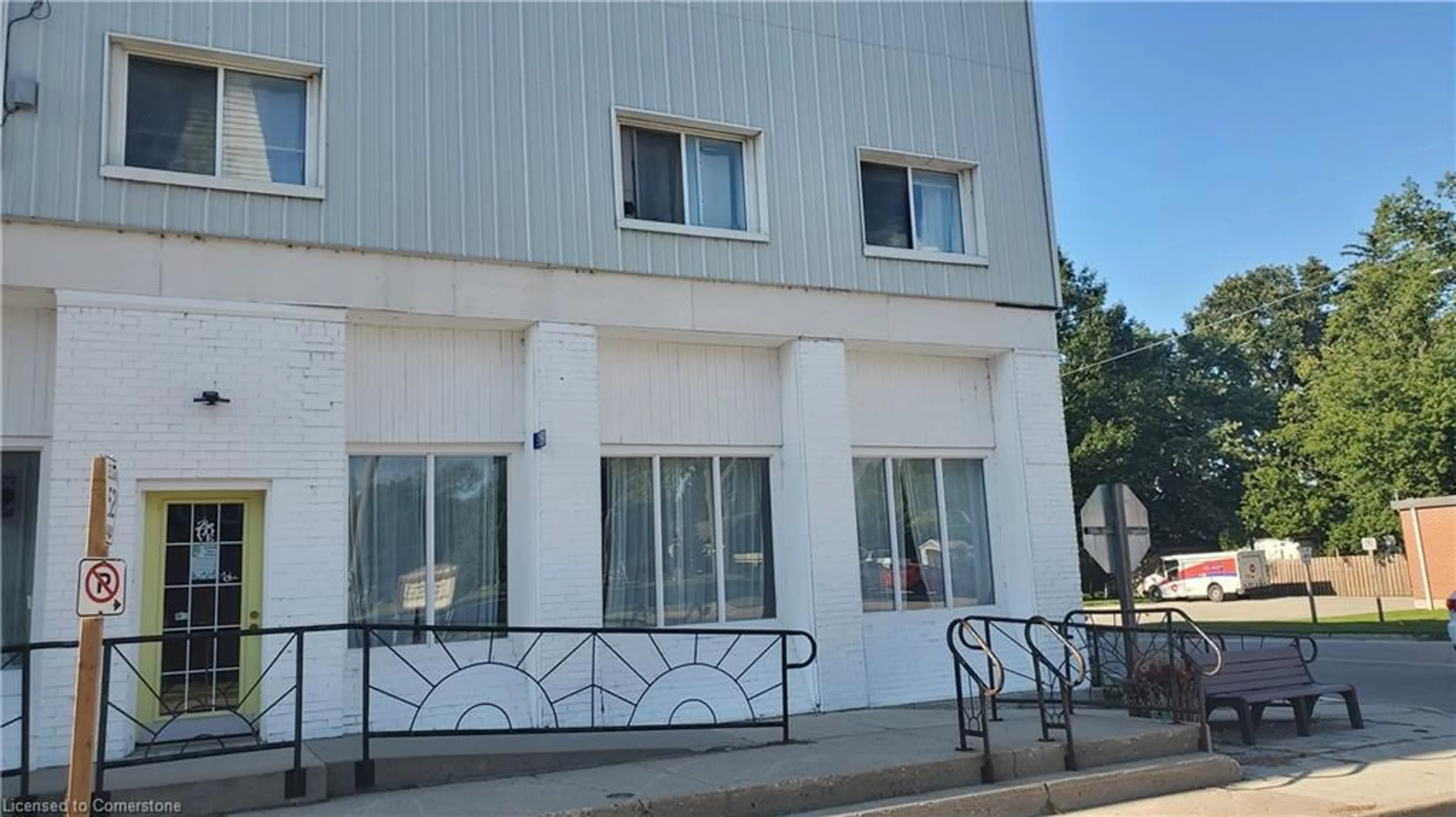 Patio, building for 51150 Ron Mcneil Line, Springfield Ontario N0L 2J0