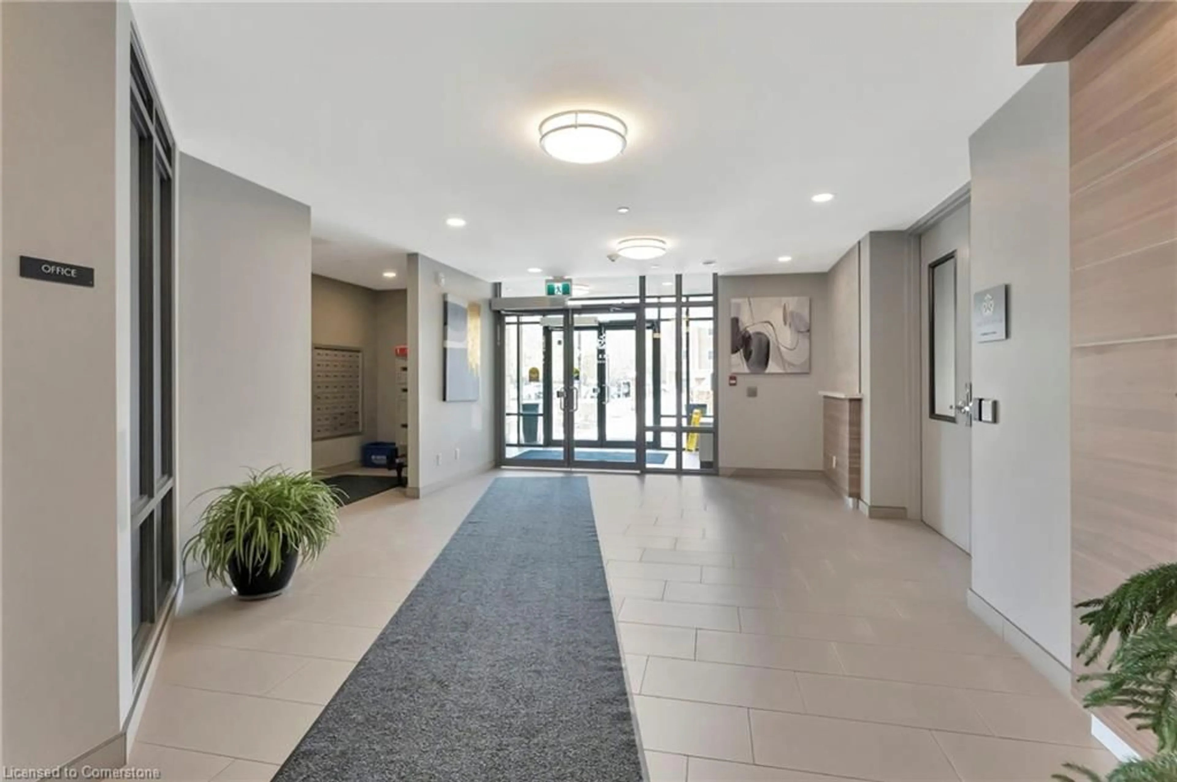 Indoor foyer for 399 Queen St #217, Kitchener Ontario N2G 0C4