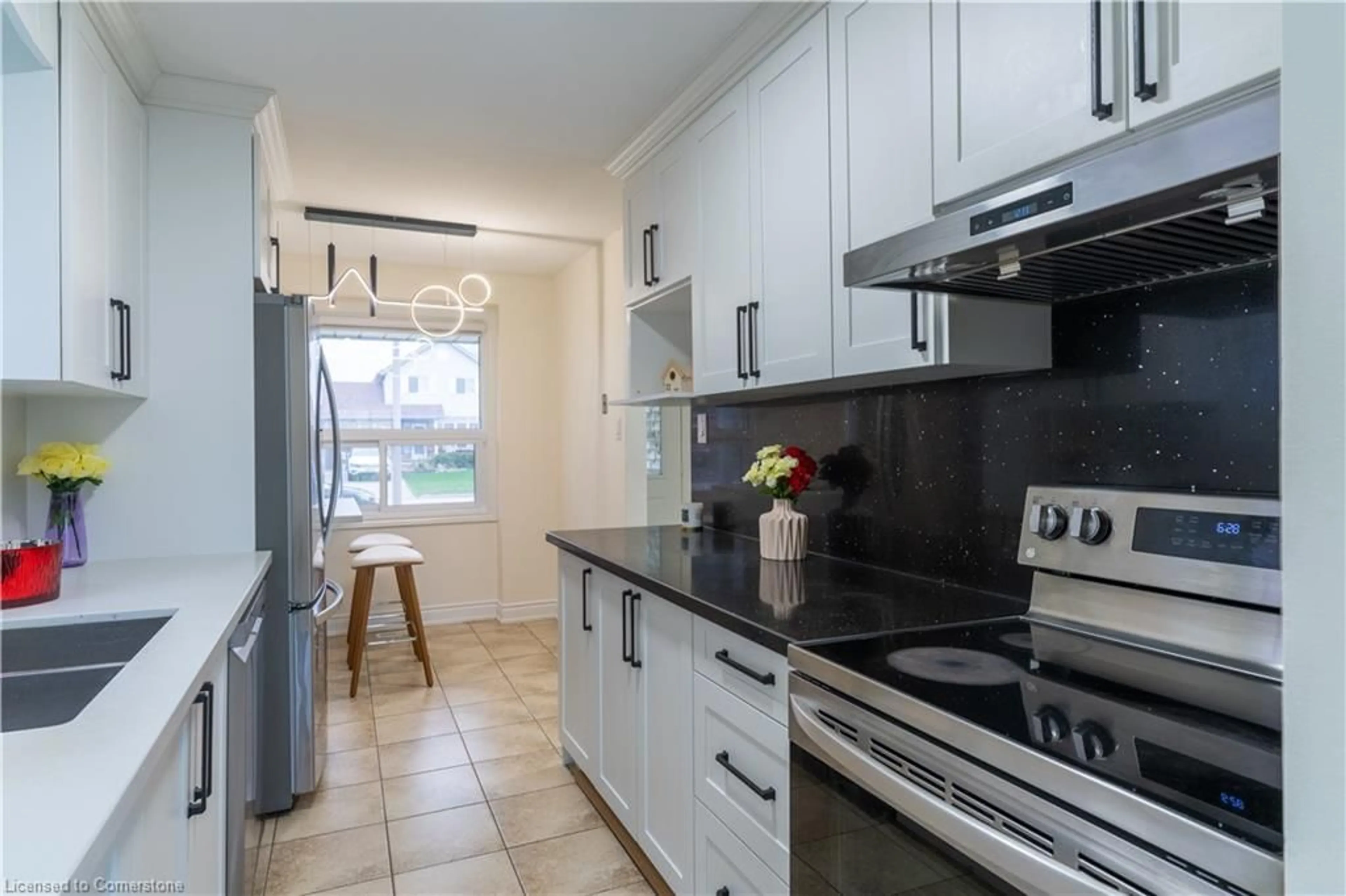 Standard kitchen, ceramic/tile floor for 511B Barwick Cres, Waterloo Ontario N2K 3P6