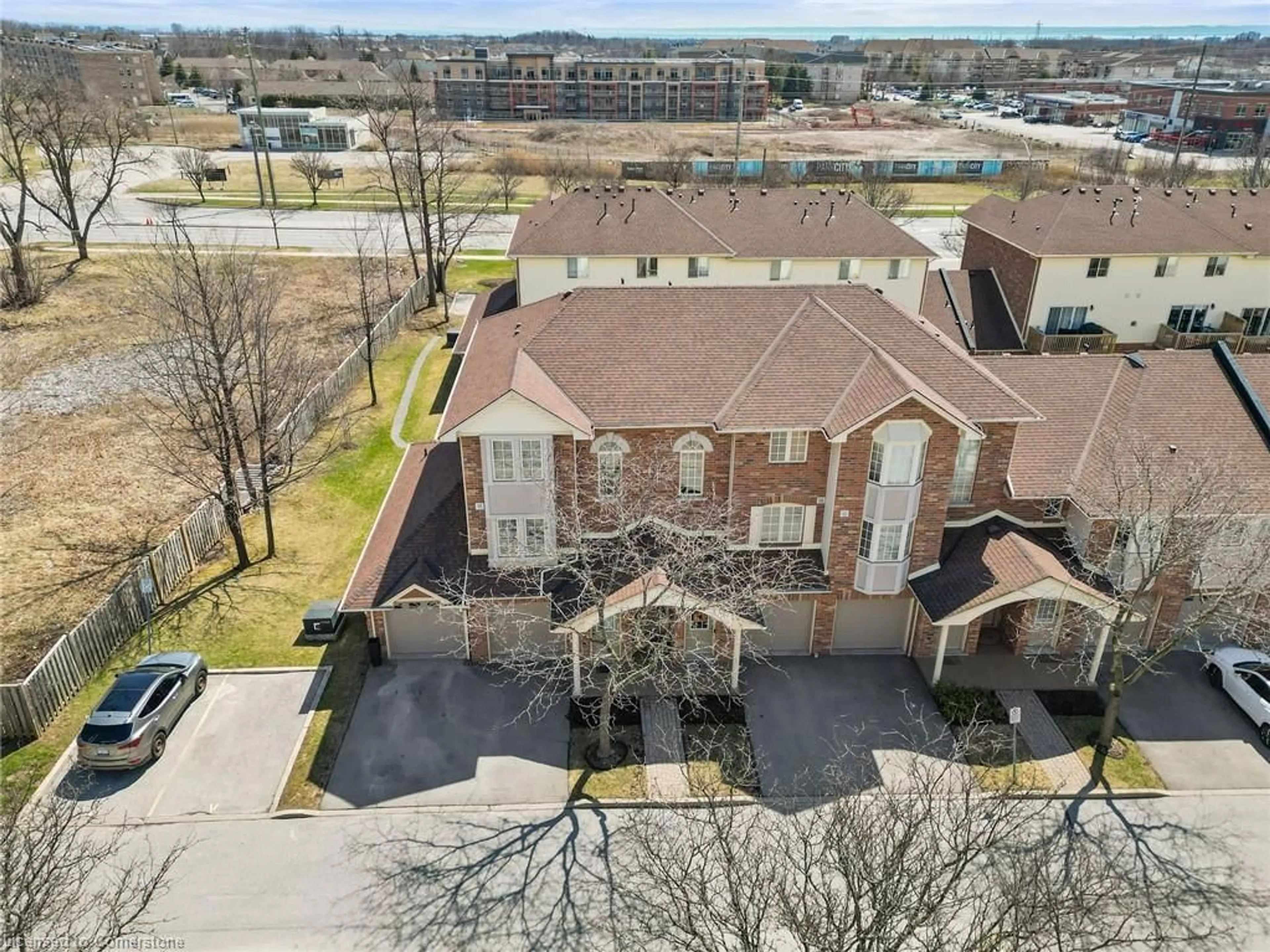 A pic from outside/outdoor area/front of a property/back of a property/a pic from drone, unknown for 4045 Upper Middle Rd #28, Burlington Ontario L7M 4S8