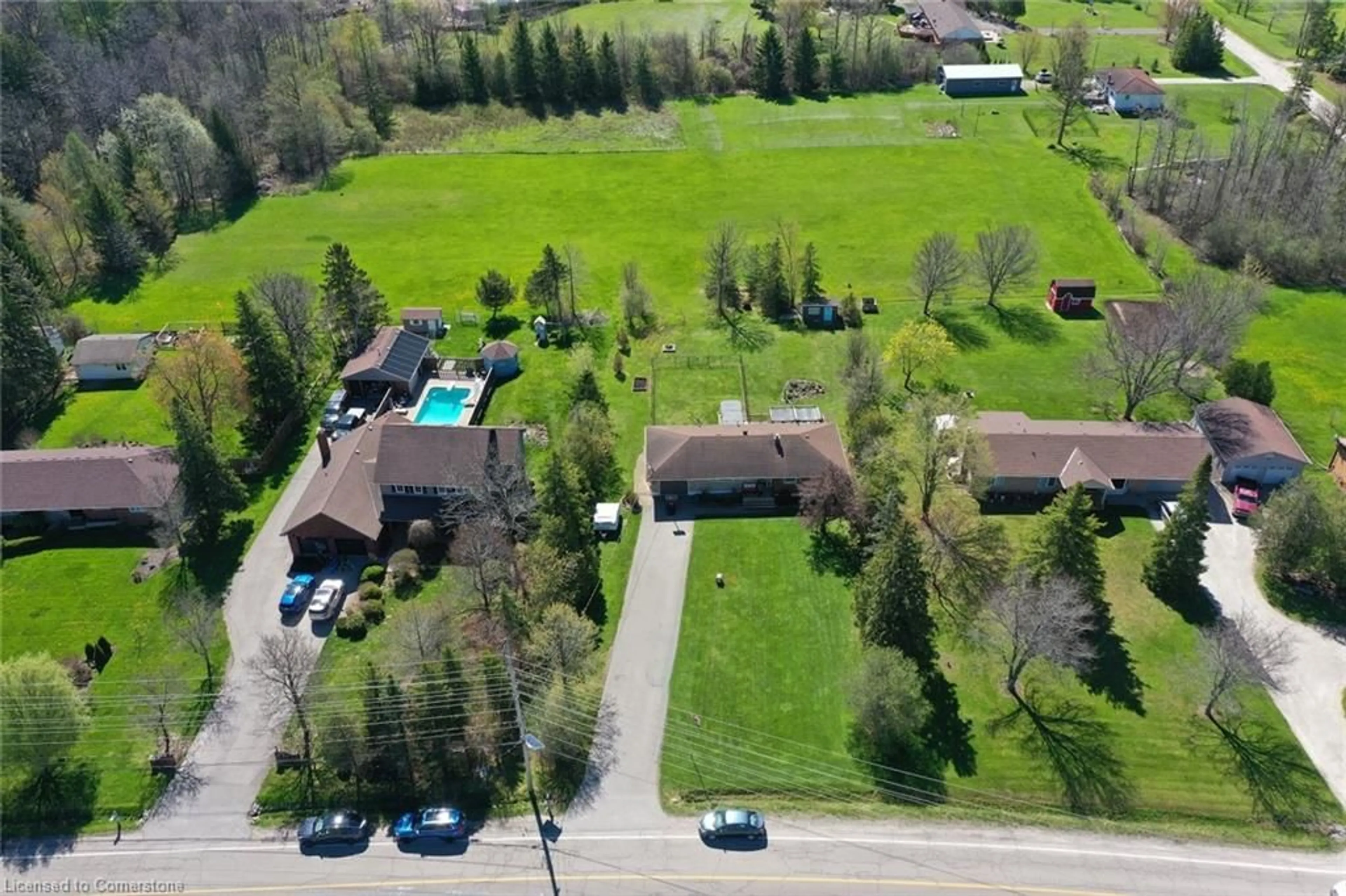 A pic from outside/outdoor area/front of a property/back of a property/a pic from drone, street for 13516 22nd Side Rd, Halton Ontario L7G 4S4