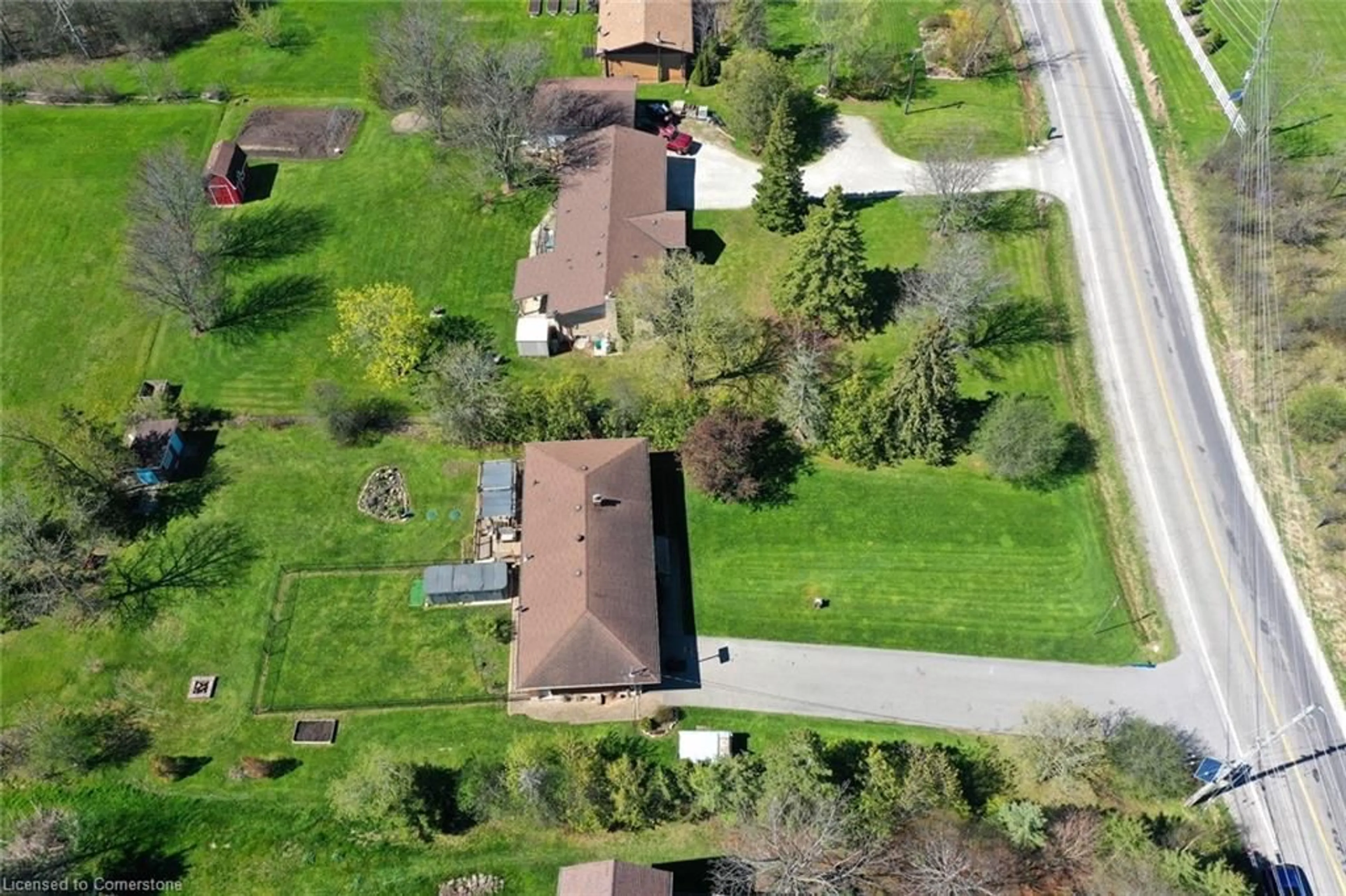A pic from outside/outdoor area/front of a property/back of a property/a pic from drone, street for 13516 22nd Side Rd, Halton Ontario L7G 4S4