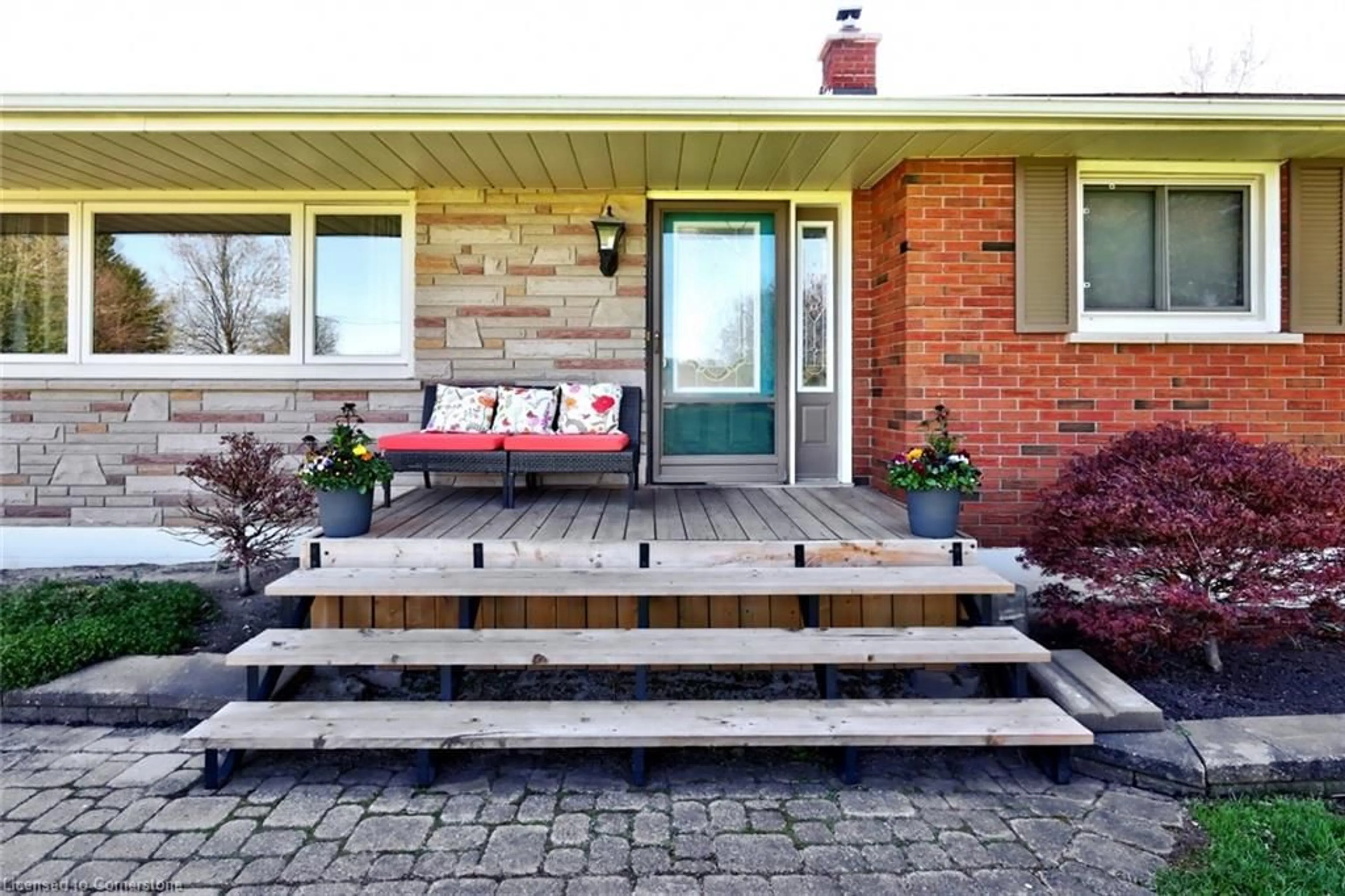Patio, street for 13516 22nd Side Rd, Halton Ontario L7G 4S4