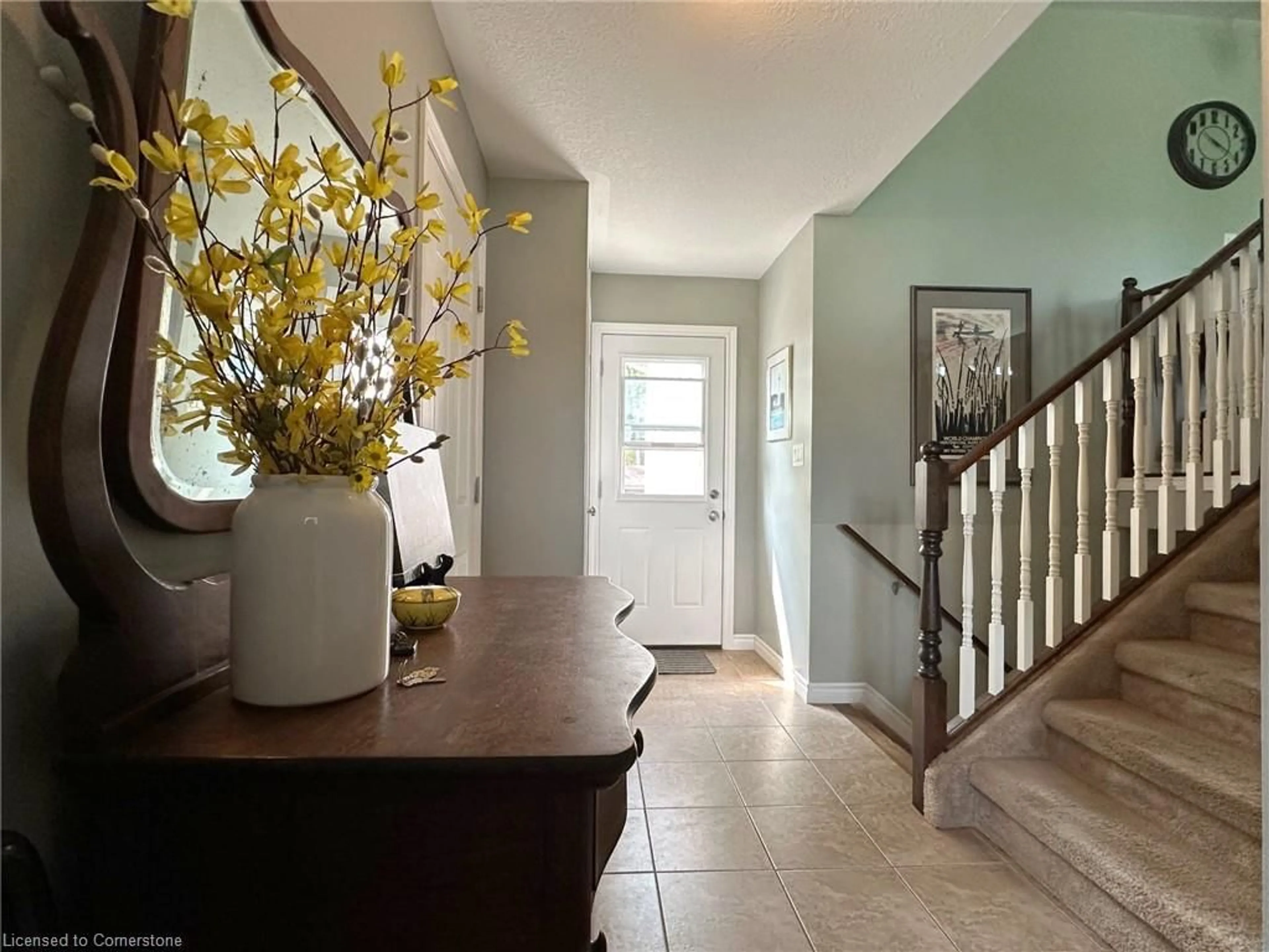 Indoor entryway for 93 Ellis St, Port Rowan Ontario N0E 1M0