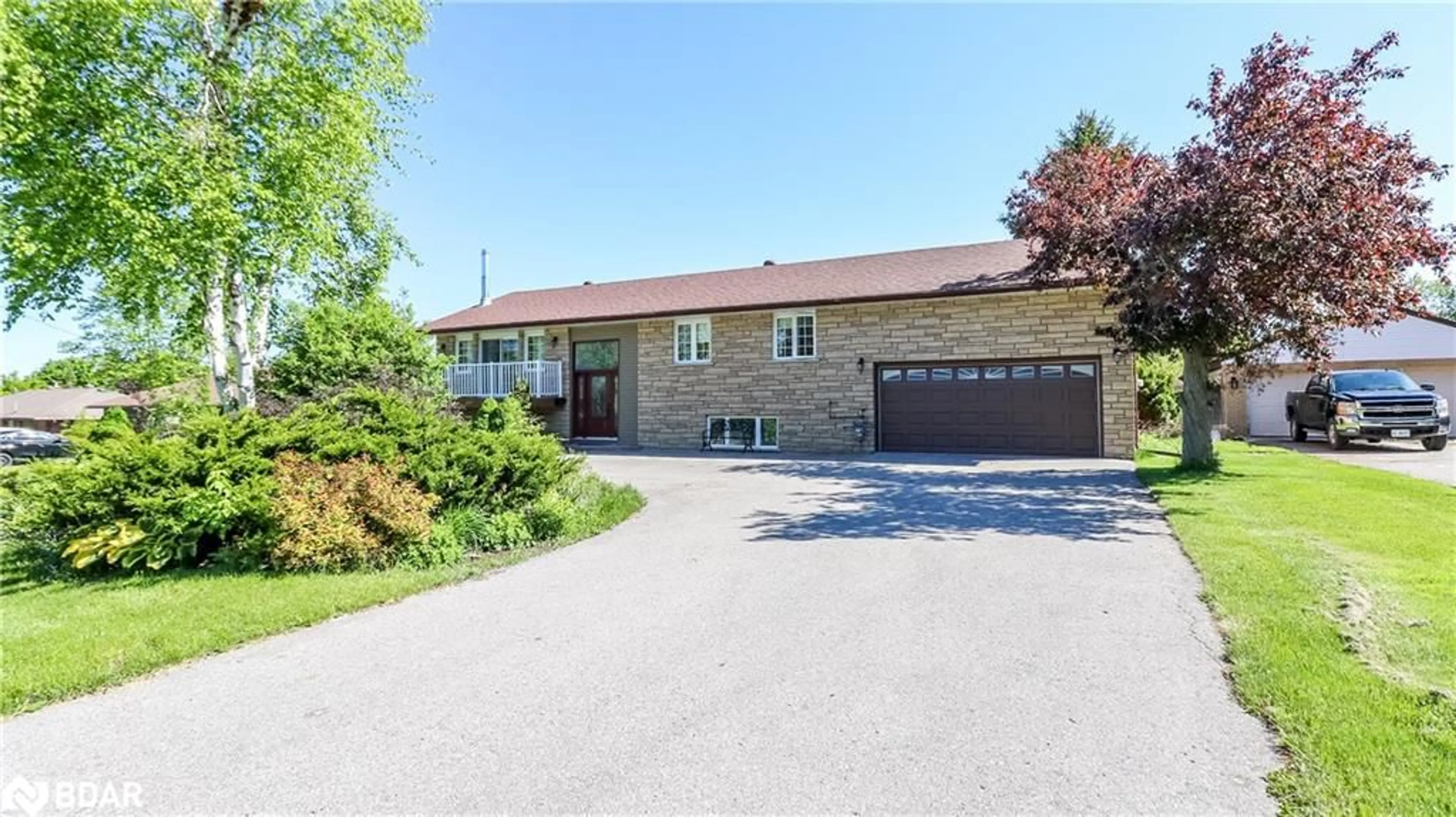 Indoor foyer for 209 Dodson Rd, Barrie Ontario L4N 4K2