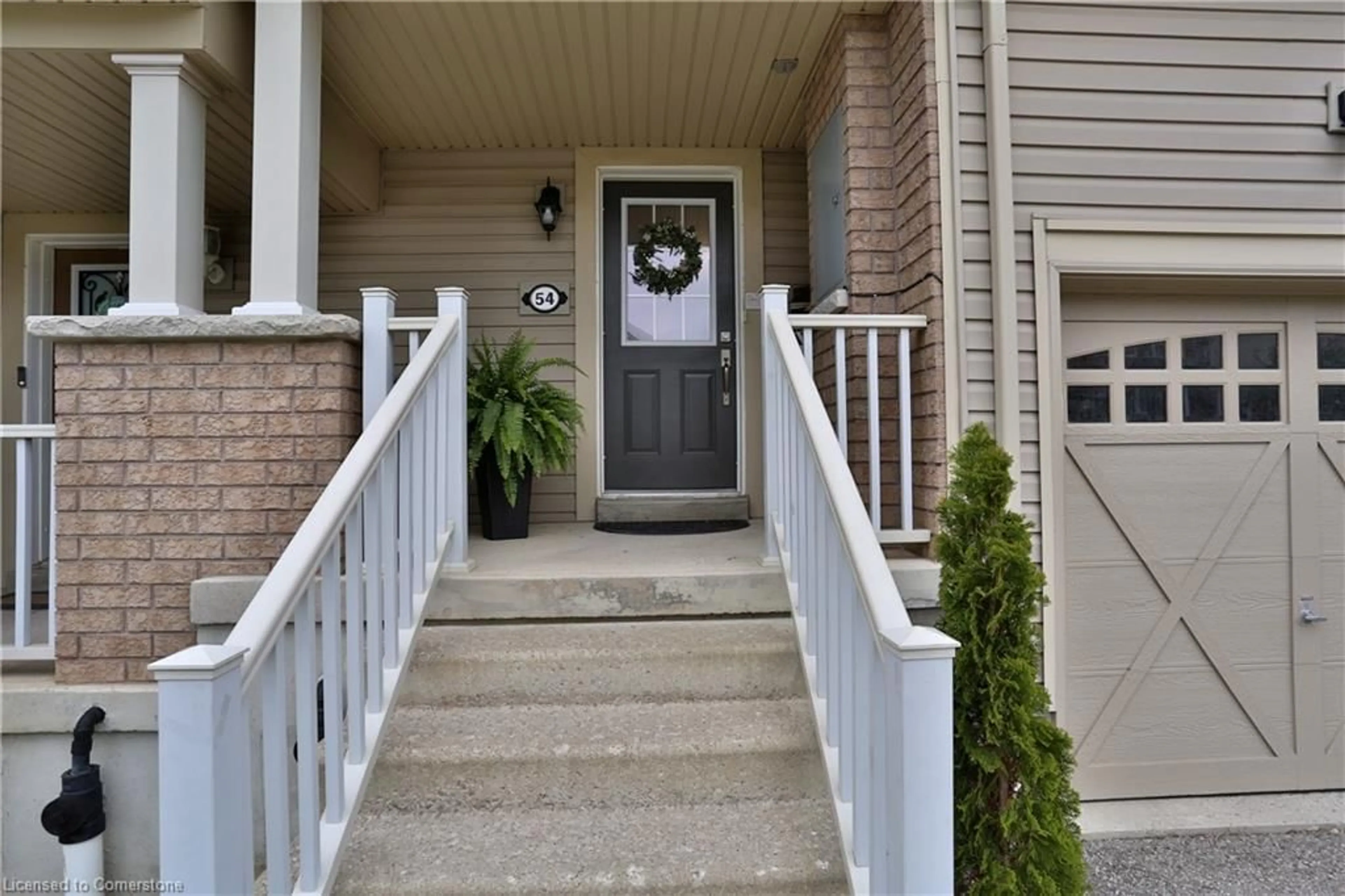 Indoor entryway for 54 Yeaman Dr, Cambridge Ontario N1P 1J6