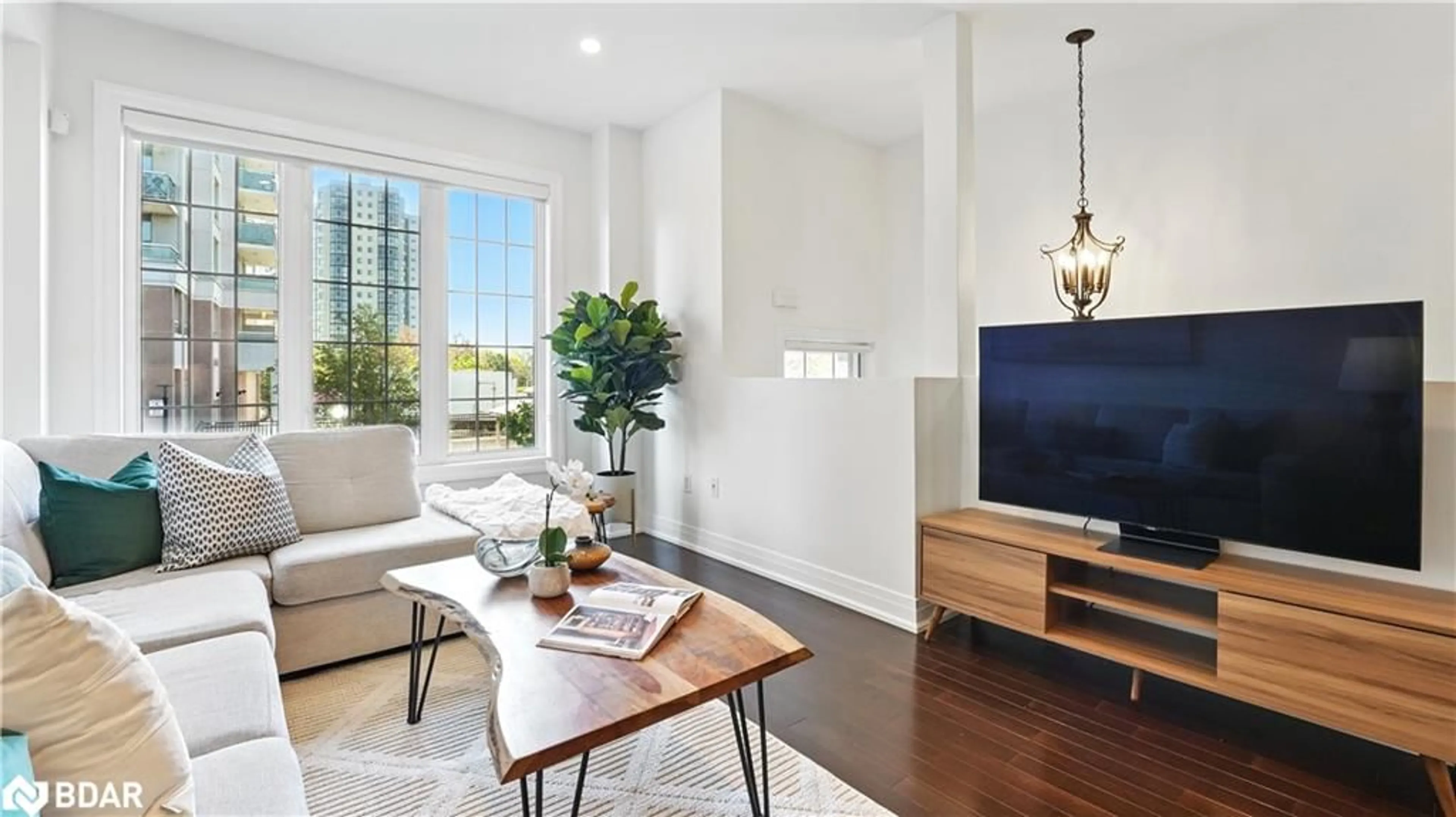Living room with furniture, wood/laminate floor for 1355 Rathburn Rd #35, Mississauga Ontario L4W 5R5