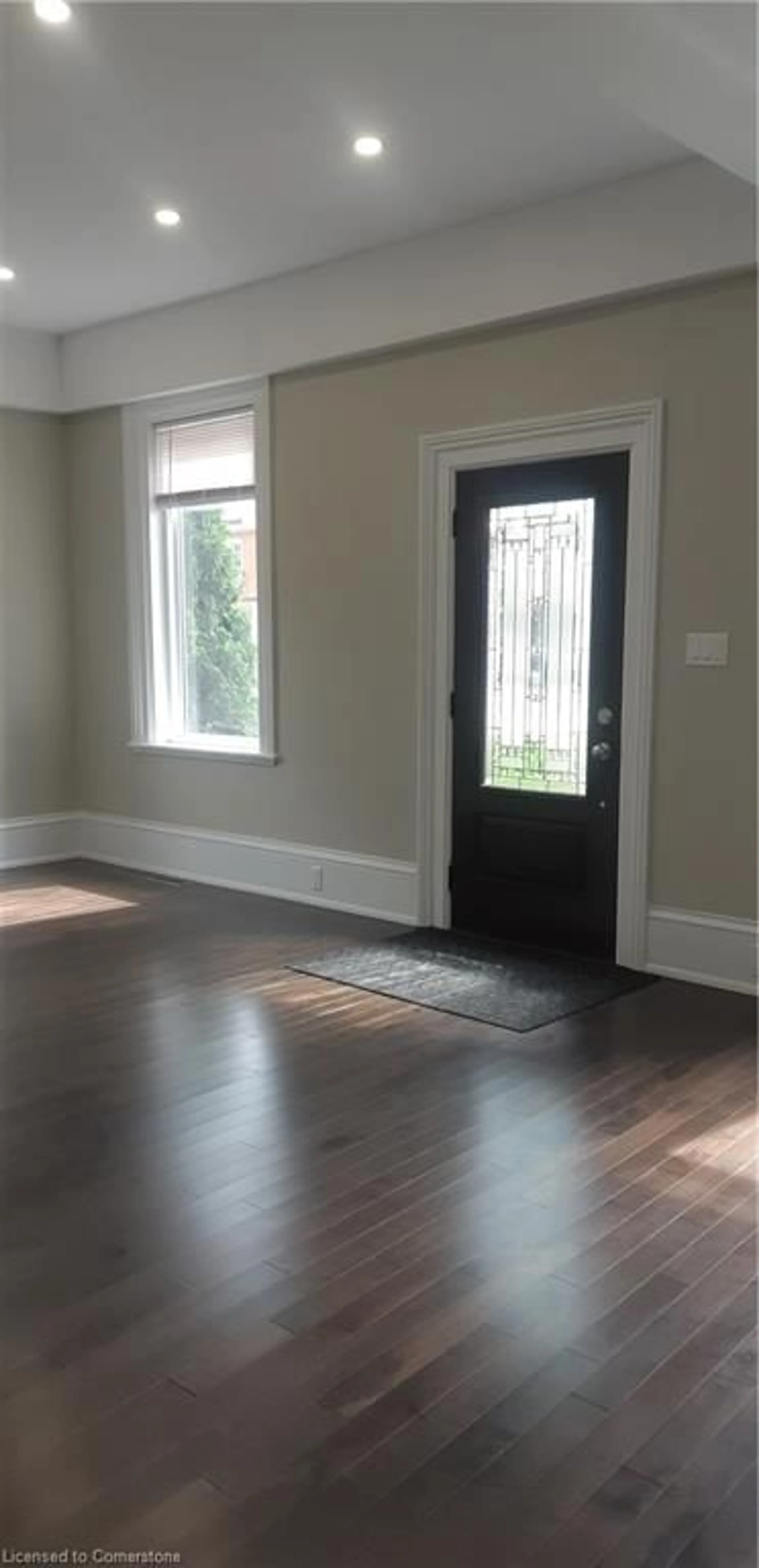 Indoor entryway for 191 Brant Ave, Brantford Ontario N3T 3J1
