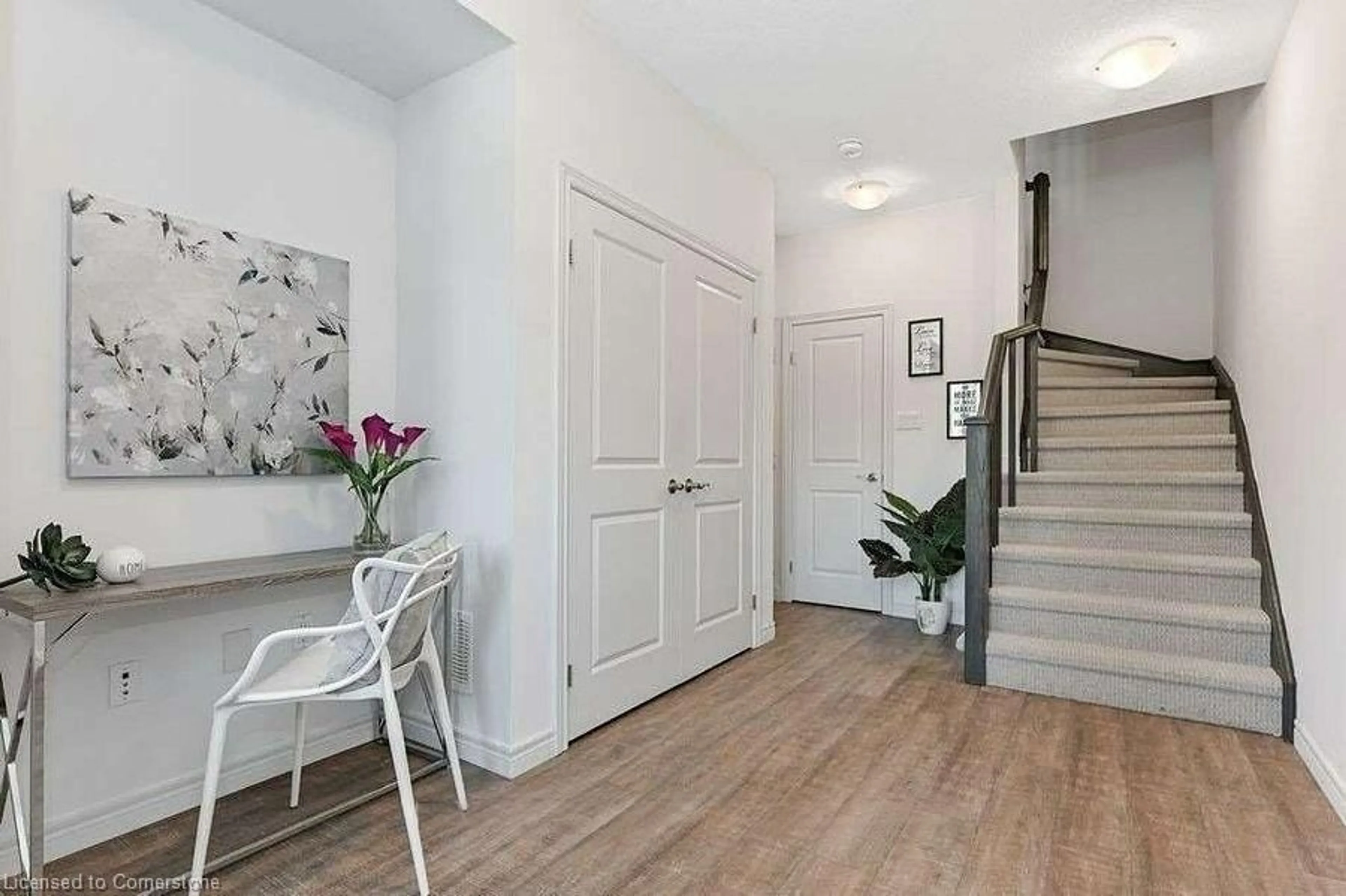 Indoor entryway for 88 Westbank Trail, Stoney Creek Ontario L8J 0H5