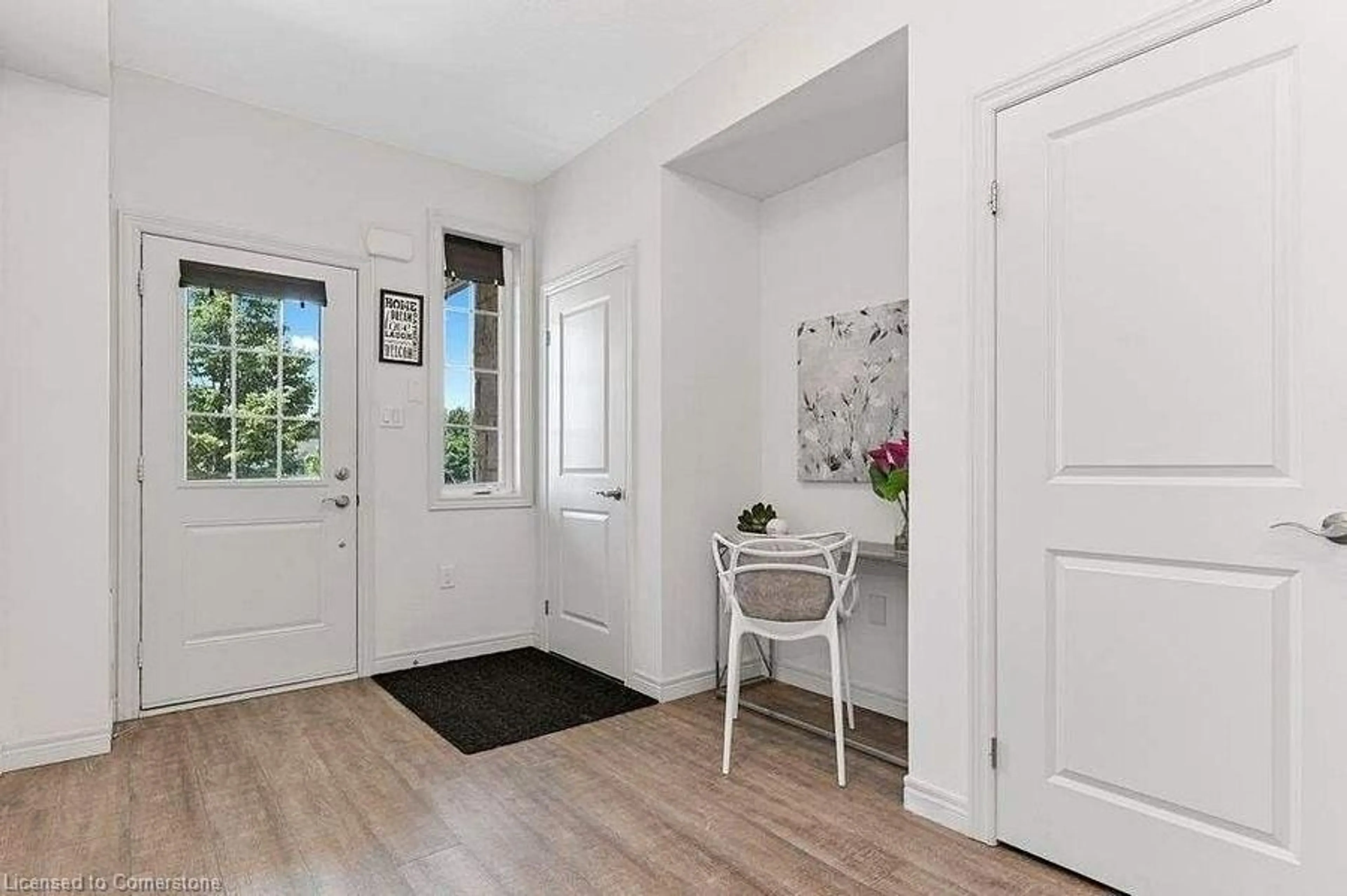 Indoor entryway for 88 Westbank Trail, Stoney Creek Ontario L8J 0H5