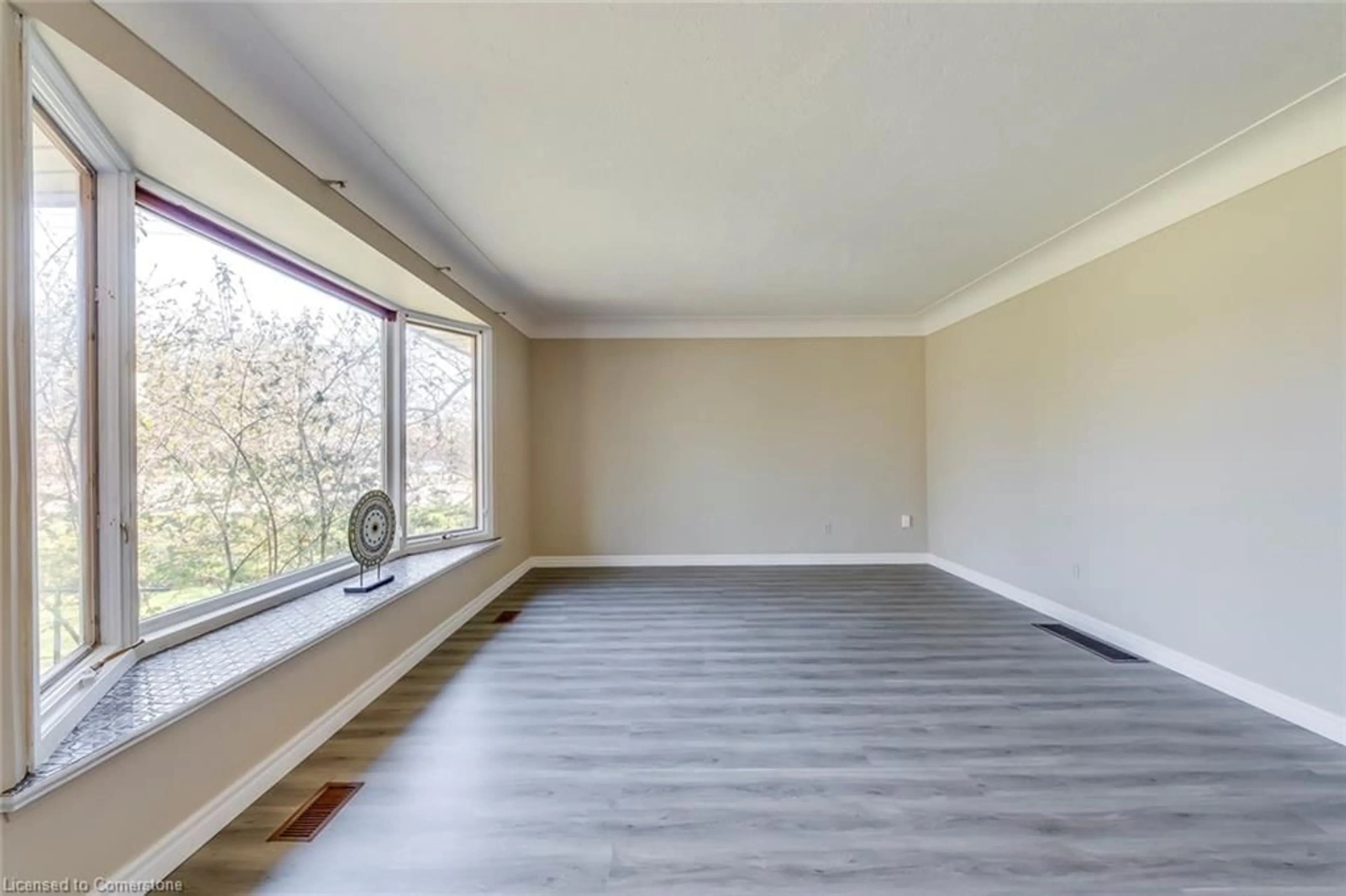 A pic of a room for 57 Mcdonald Crt, Waterdown Ontario L9H 7C1