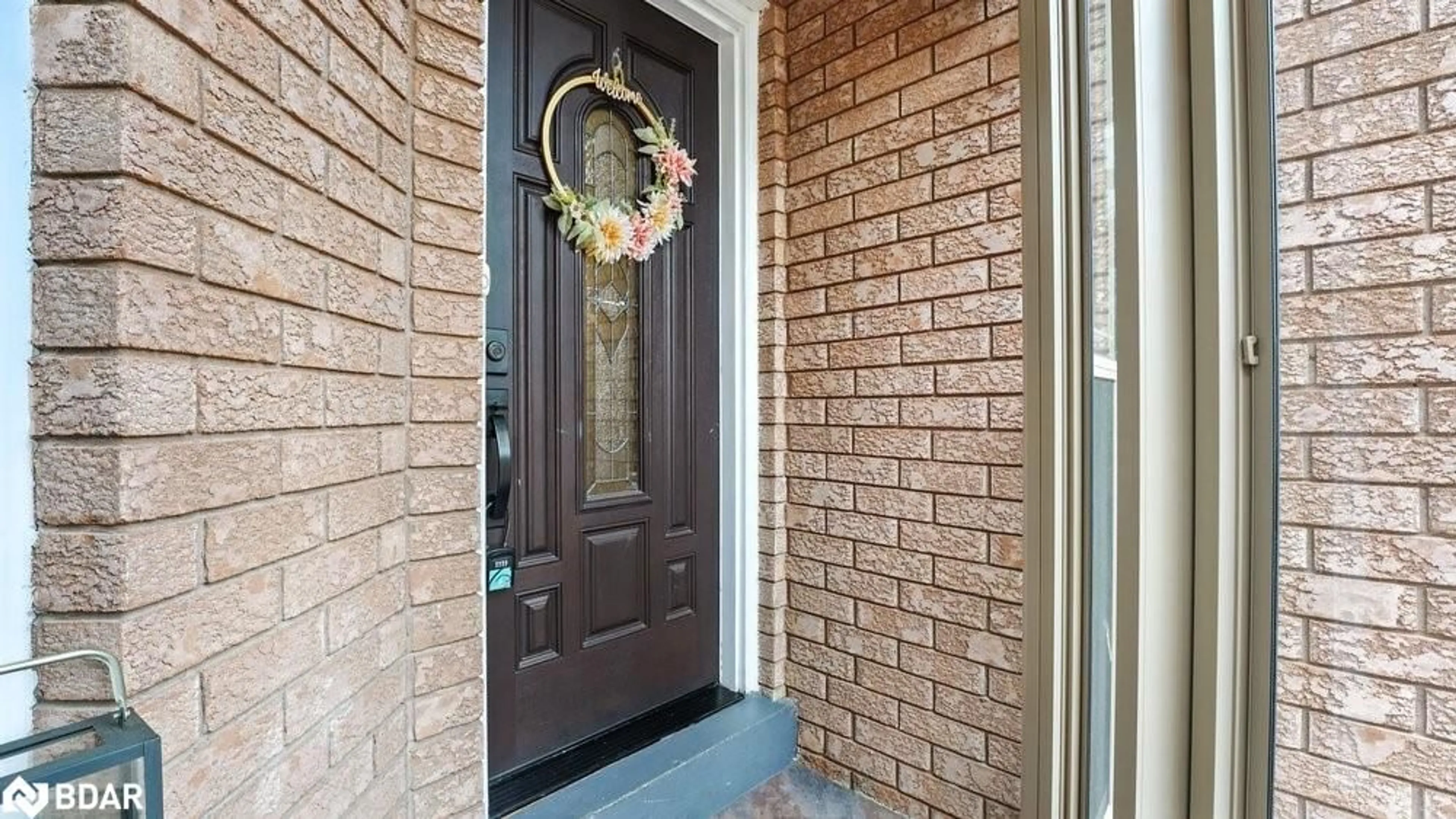 Indoor entryway for 599 Ashprior Ave, Mississauga Ontario L5R 3N2