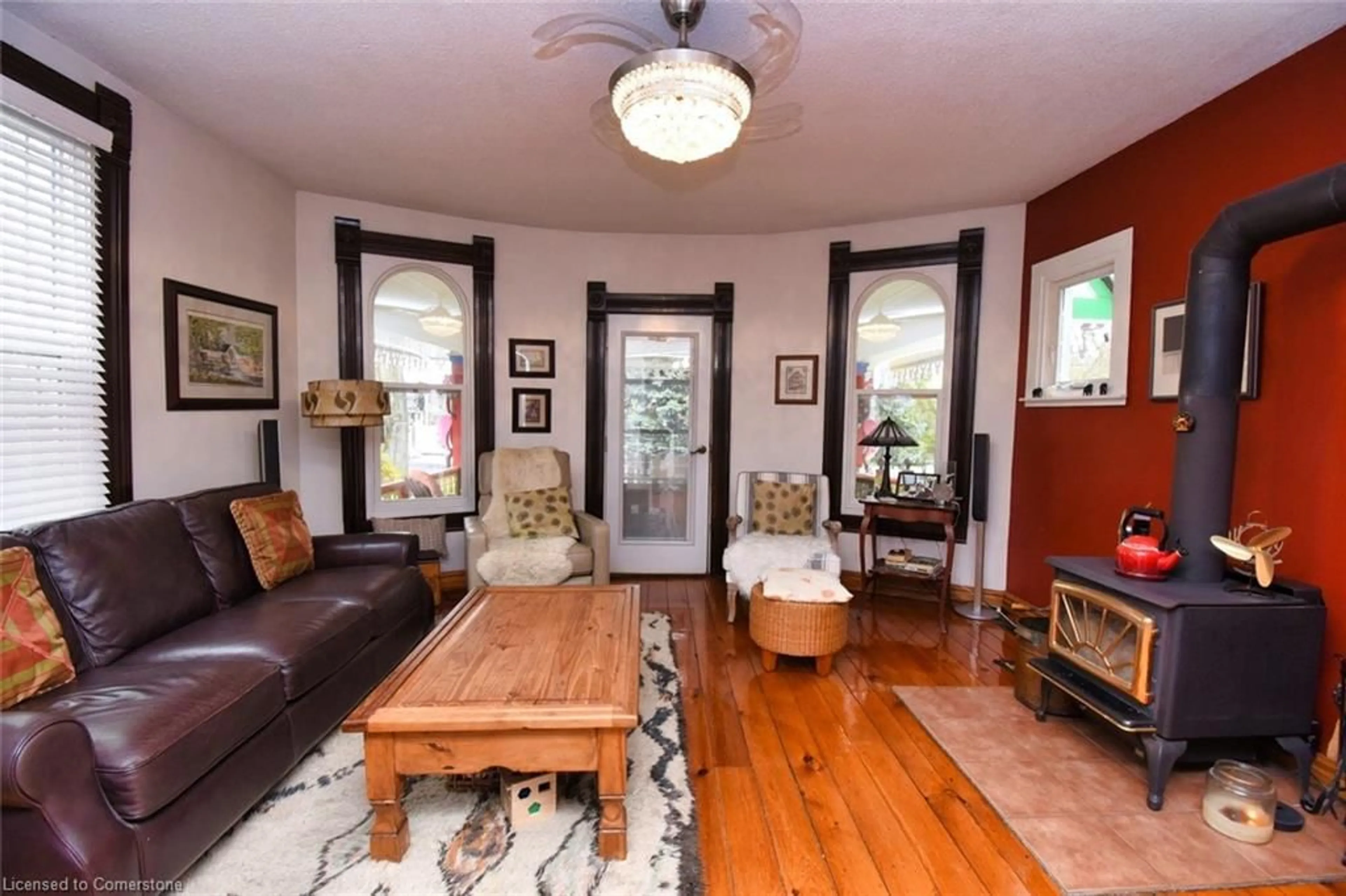 Living room with furniture, unknown for 268 Lake St, Grimsby Ontario L3M 2A1