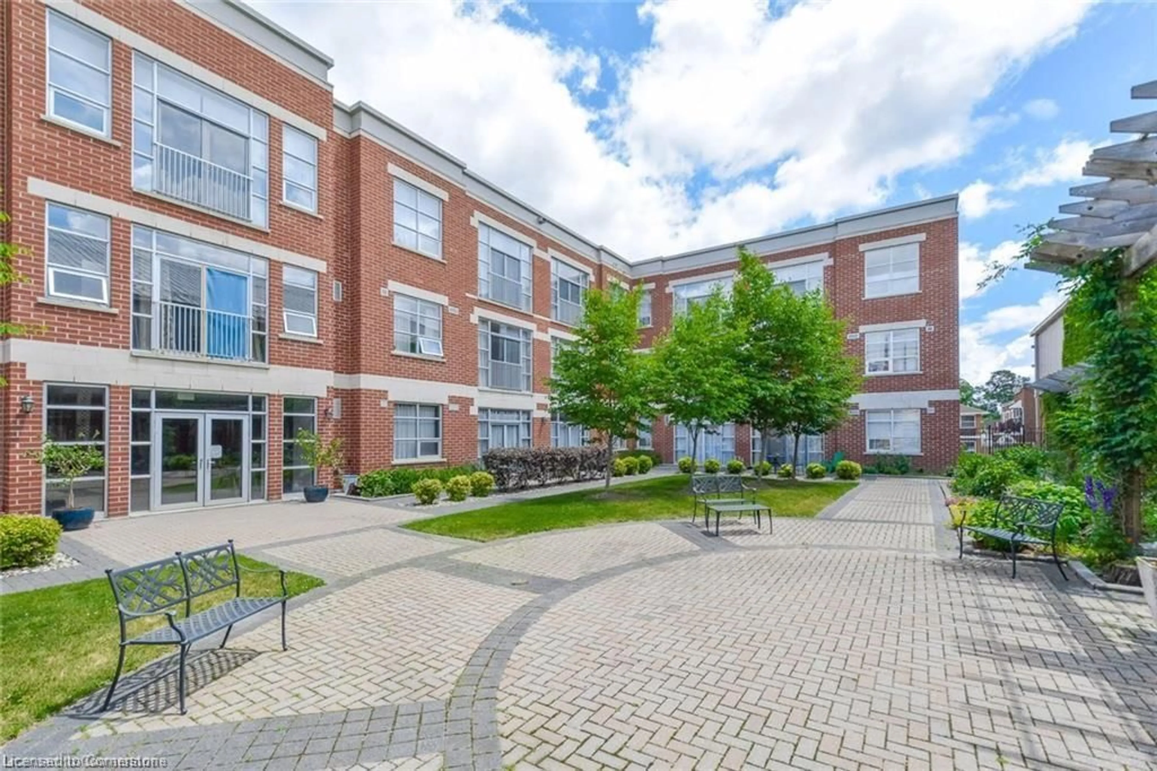 Patio, building for 165 Duke St #212, Kitchener Ontario N2H 6M4