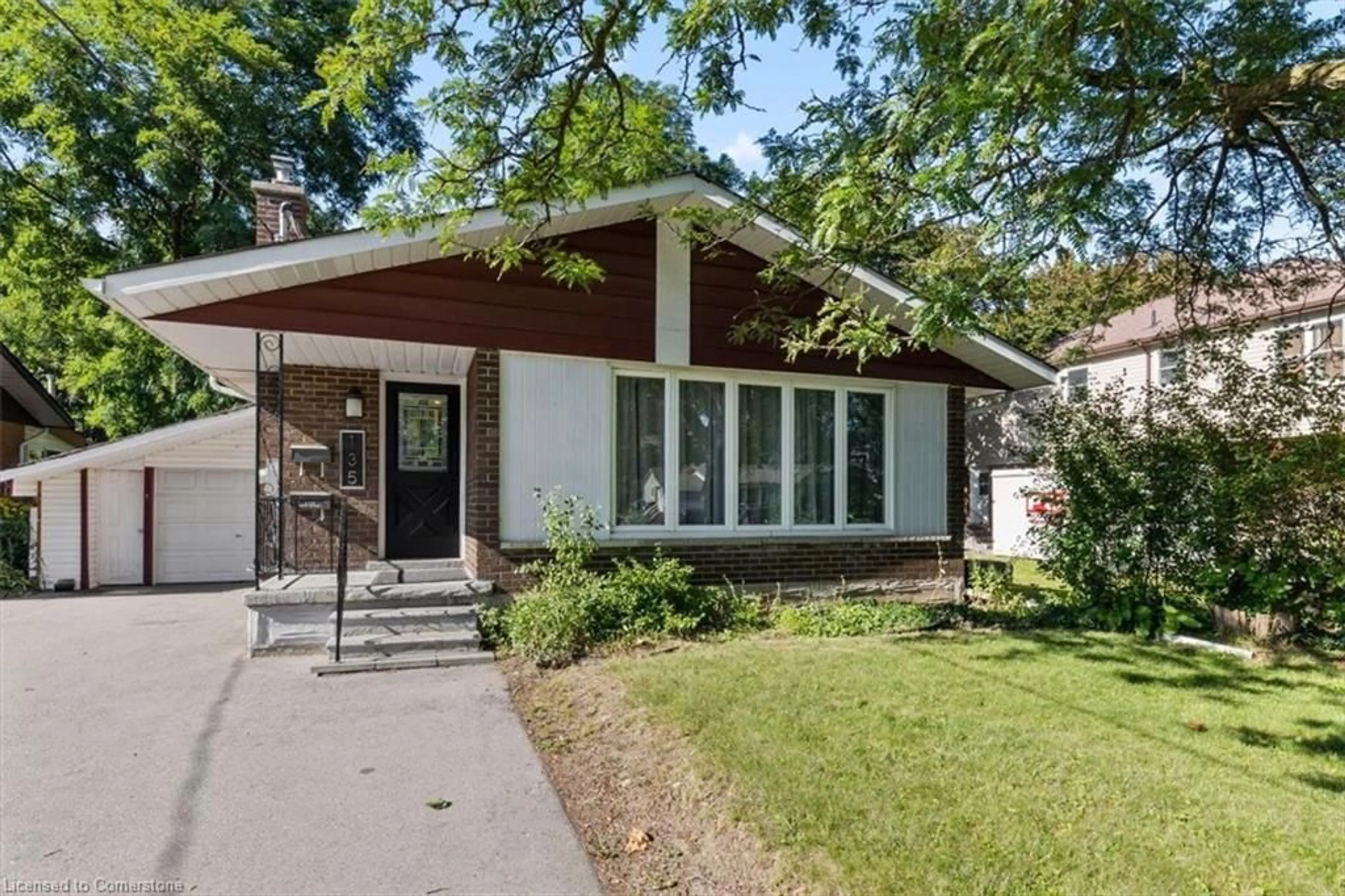 Home with brick exterior material, street for 135 Ruskview Rd, Kitchener Ontario N2M 4S1