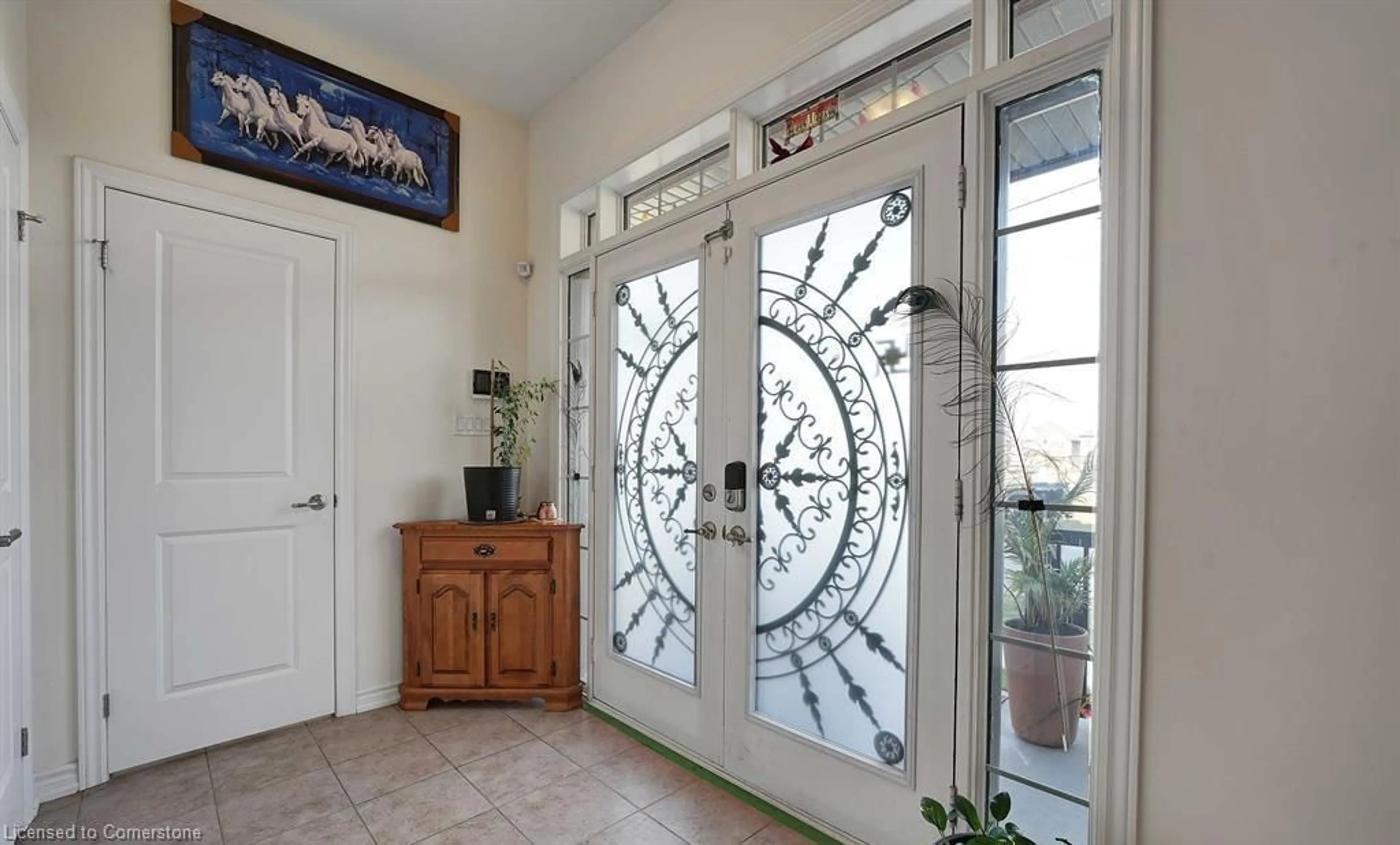 Indoor entryway for 92 Scenic Ridge Gate, Paris Ontario N3L 3E3