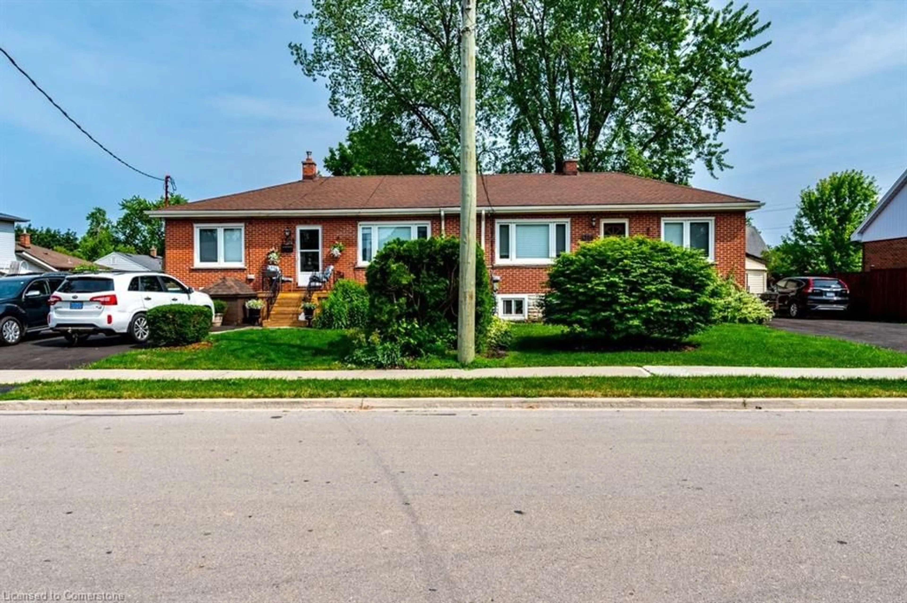 Home with brick exterior material, street for 1306-1308 Leighland Rd, Burlington Ontario L7R 3S5