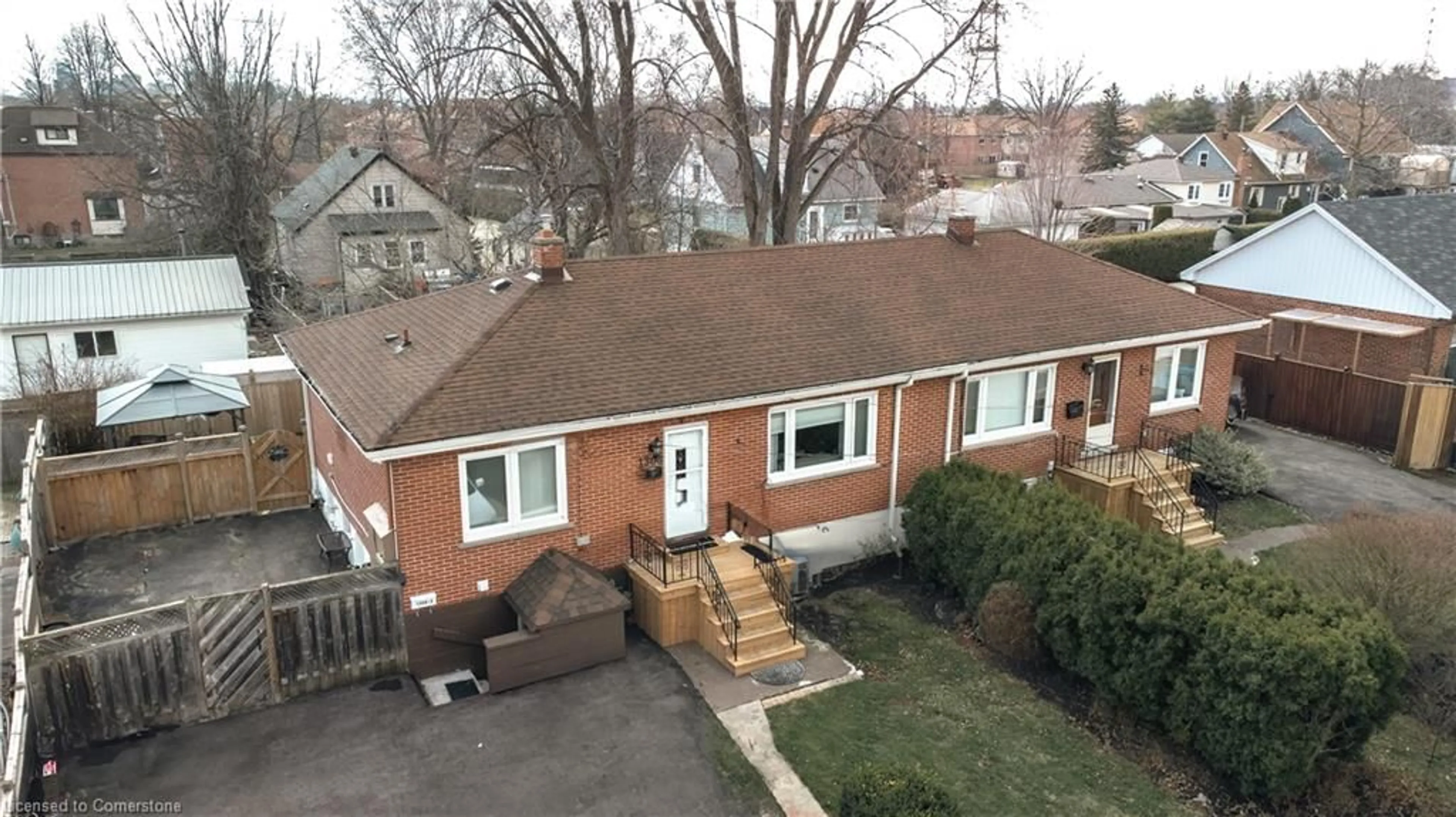 A pic from outside/outdoor area/front of a property/back of a property/a pic from drone, street for 1306-1308 Leighland Rd, Burlington Ontario L7R 3S5