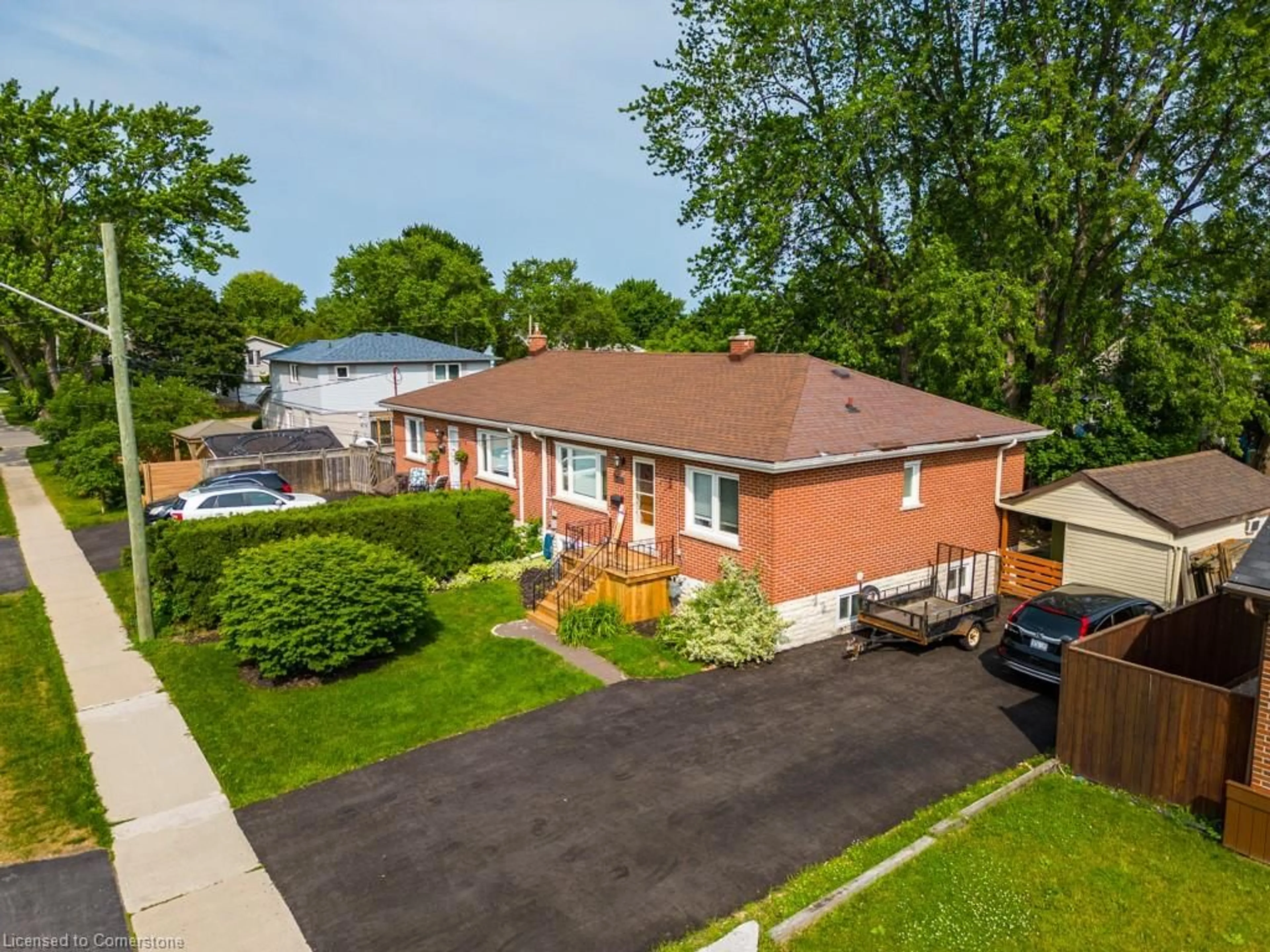 A pic from outside/outdoor area/front of a property/back of a property/a pic from drone, street for 1306-1308 Leighland Rd, Burlington Ontario L7R 3S5