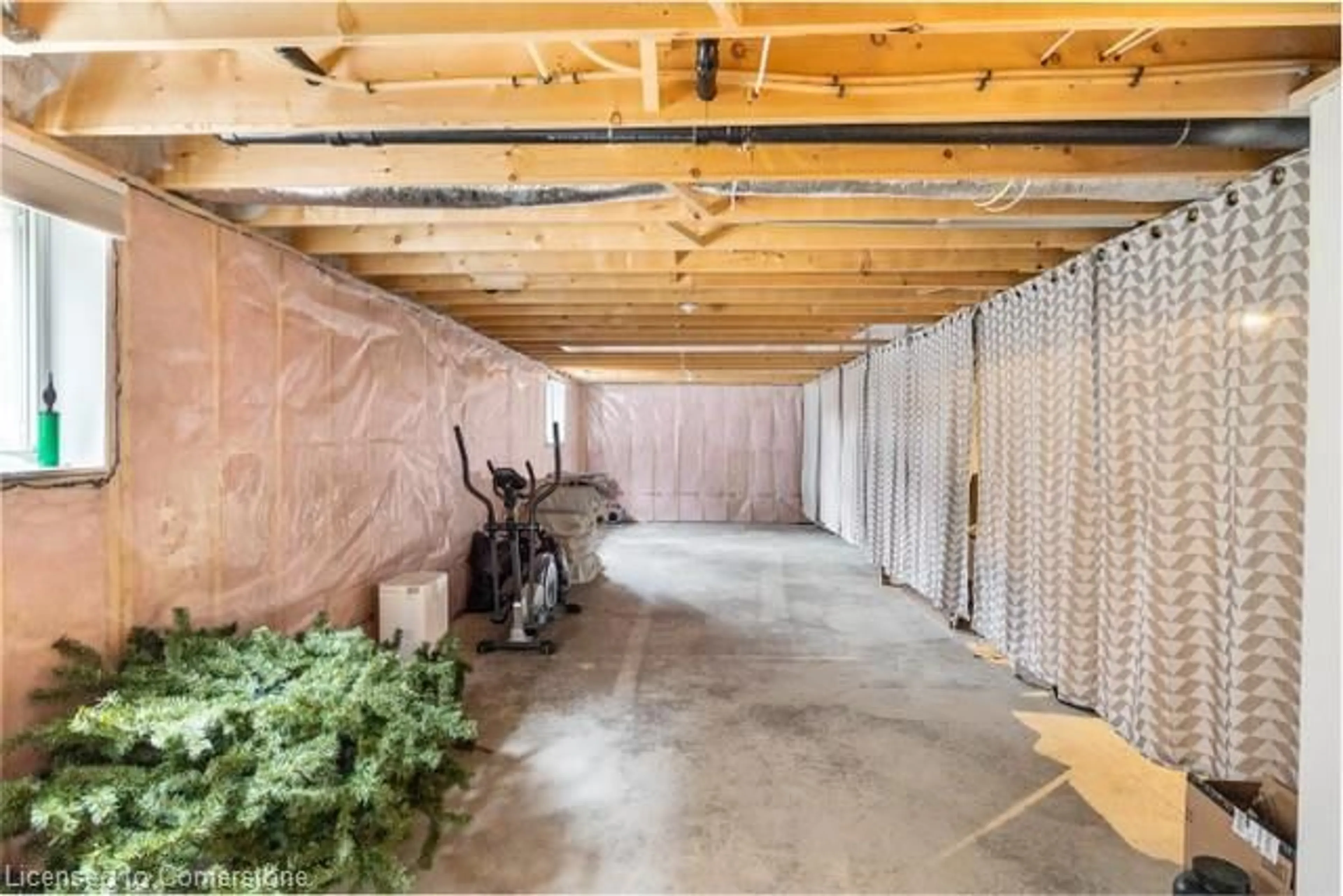 Indoor garage for 166 Webb St, Harriston Ontario N0G 1Z0