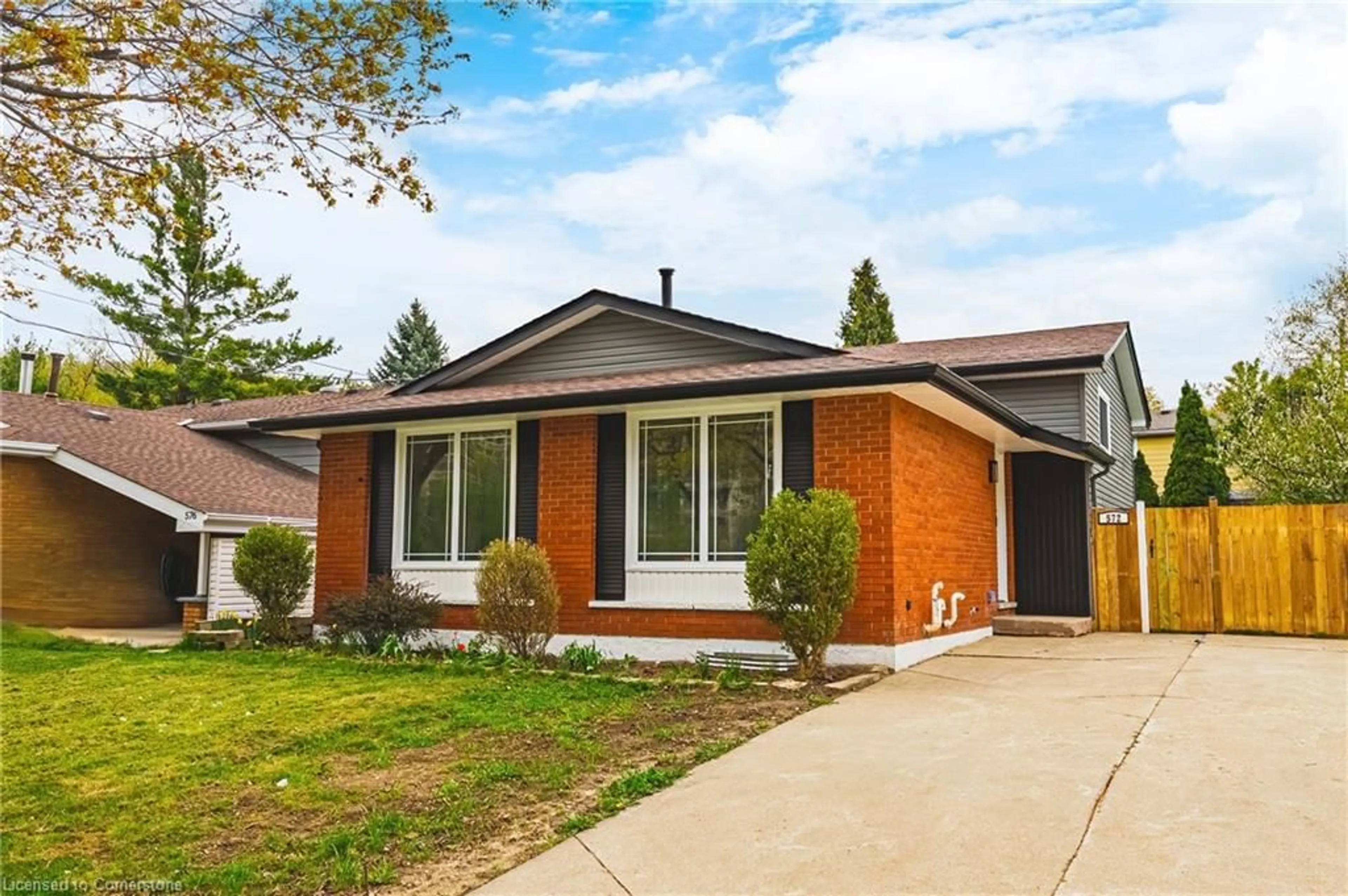 Home with brick exterior material, street for 572 Greenhill Ave, Hamilton Ontario L8K 5E8