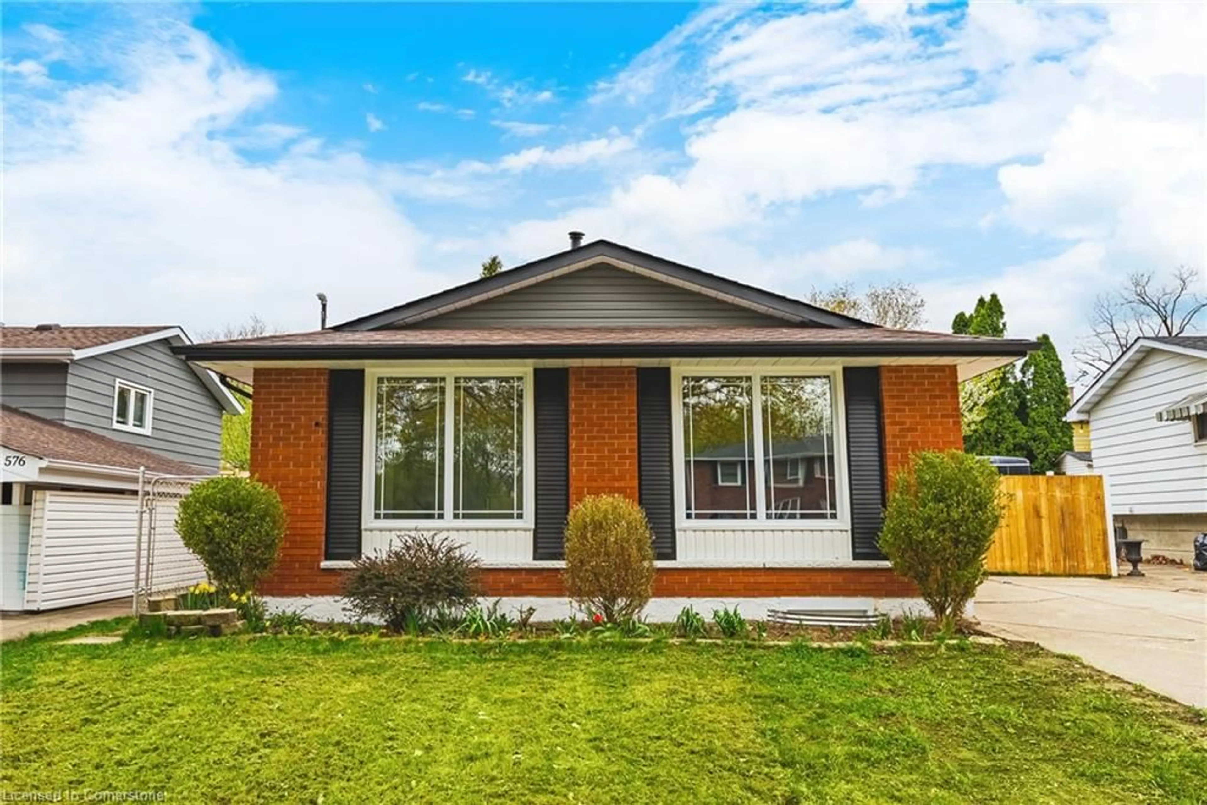 Home with brick exterior material, street for 572 Greenhill Ave, Hamilton Ontario L8K 5E8