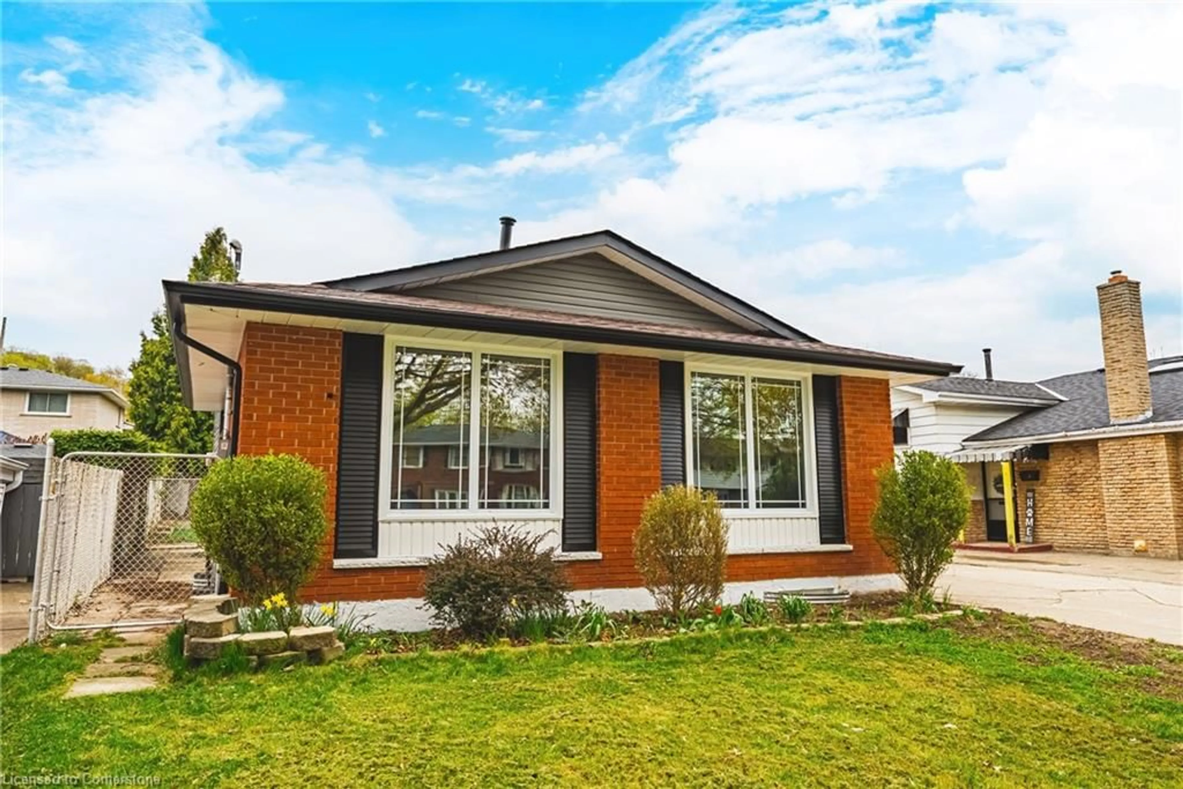 Home with brick exterior material, street for 572 Greenhill Ave, Hamilton Ontario L8K 5E8