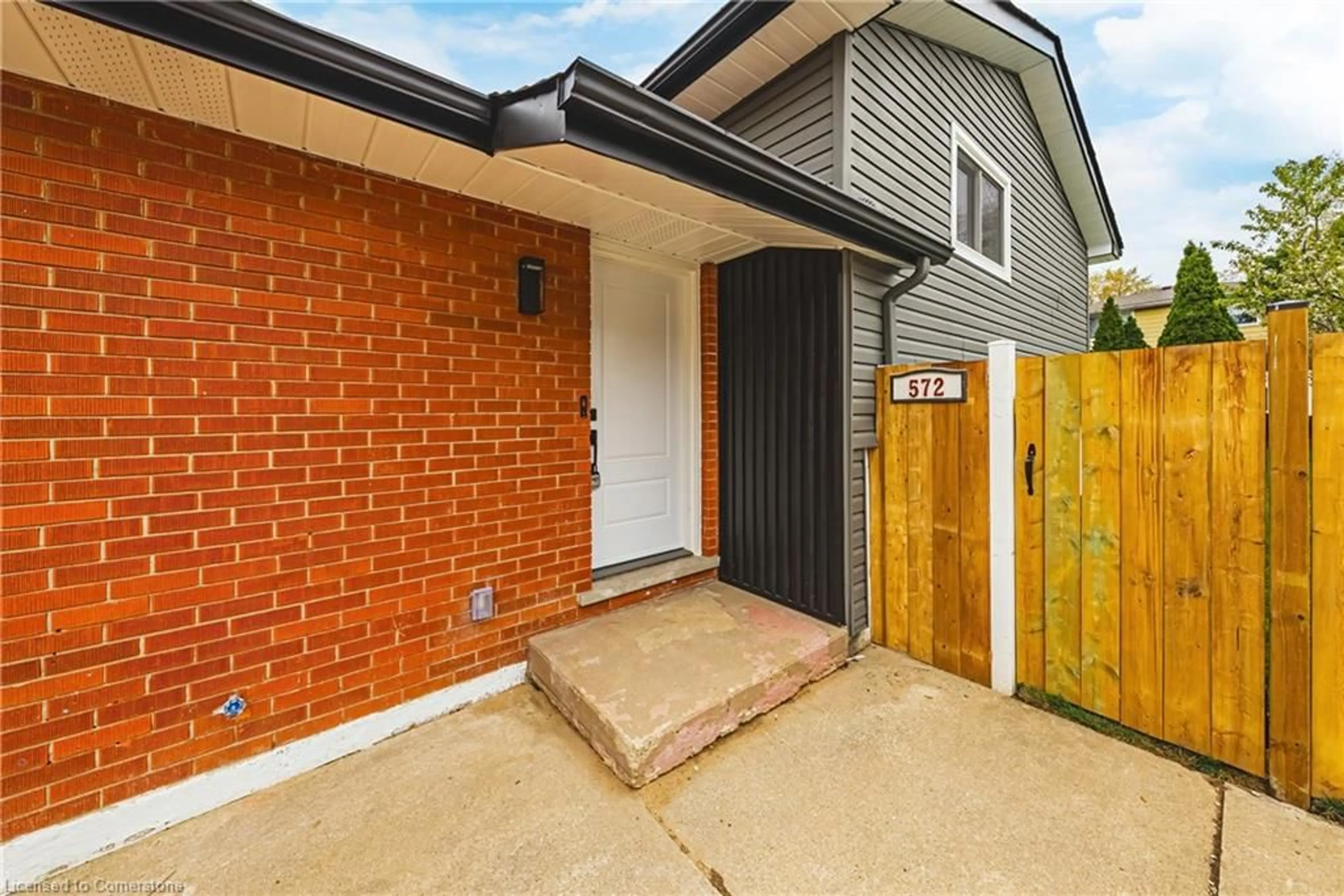Home with brick exterior material, street for 572 Greenhill Ave, Hamilton Ontario L8K 5E8