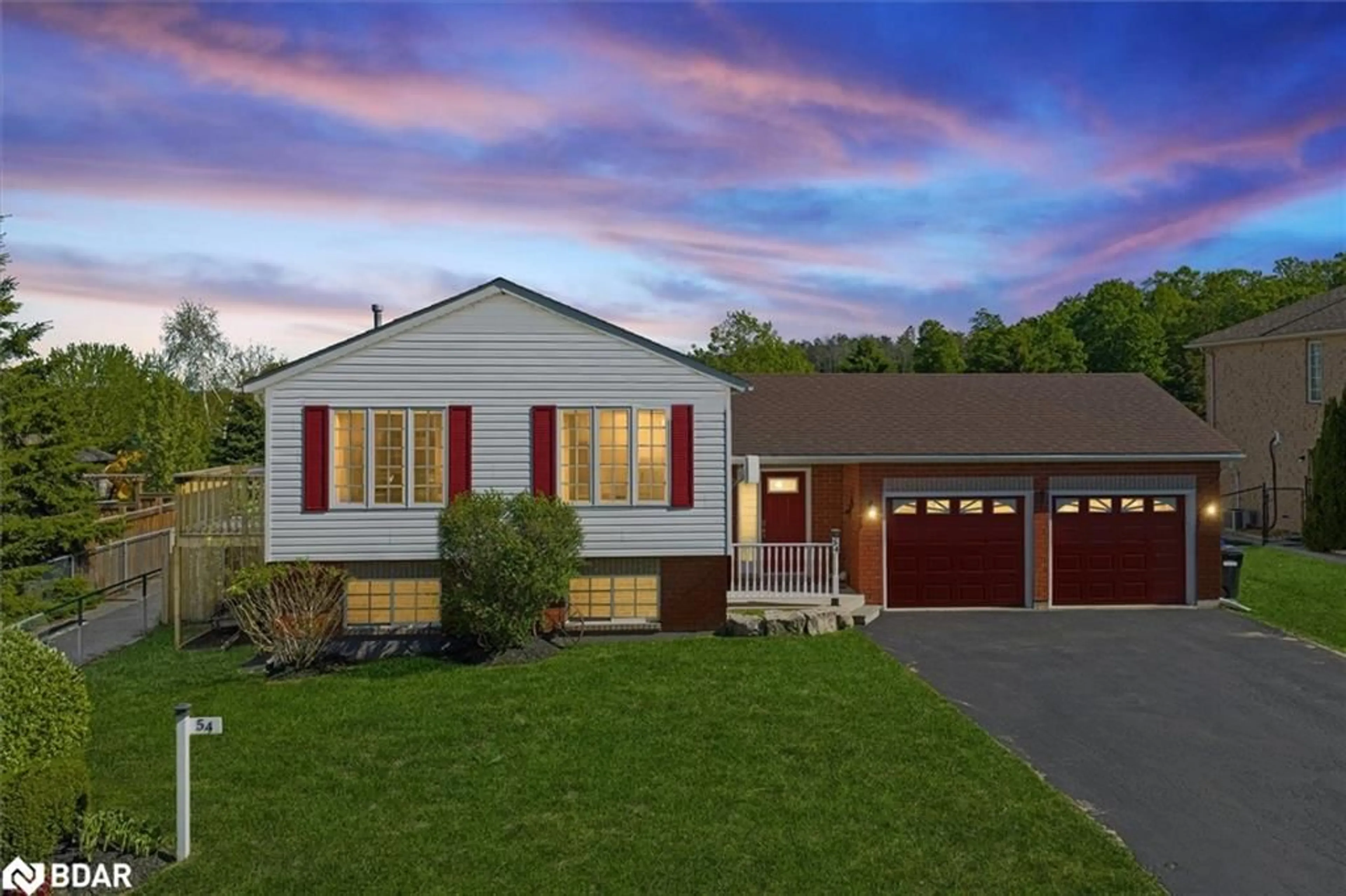 Home with vinyl exterior material, street for 54 Marlow Cir, Hillsdale Ontario L0L 1V0