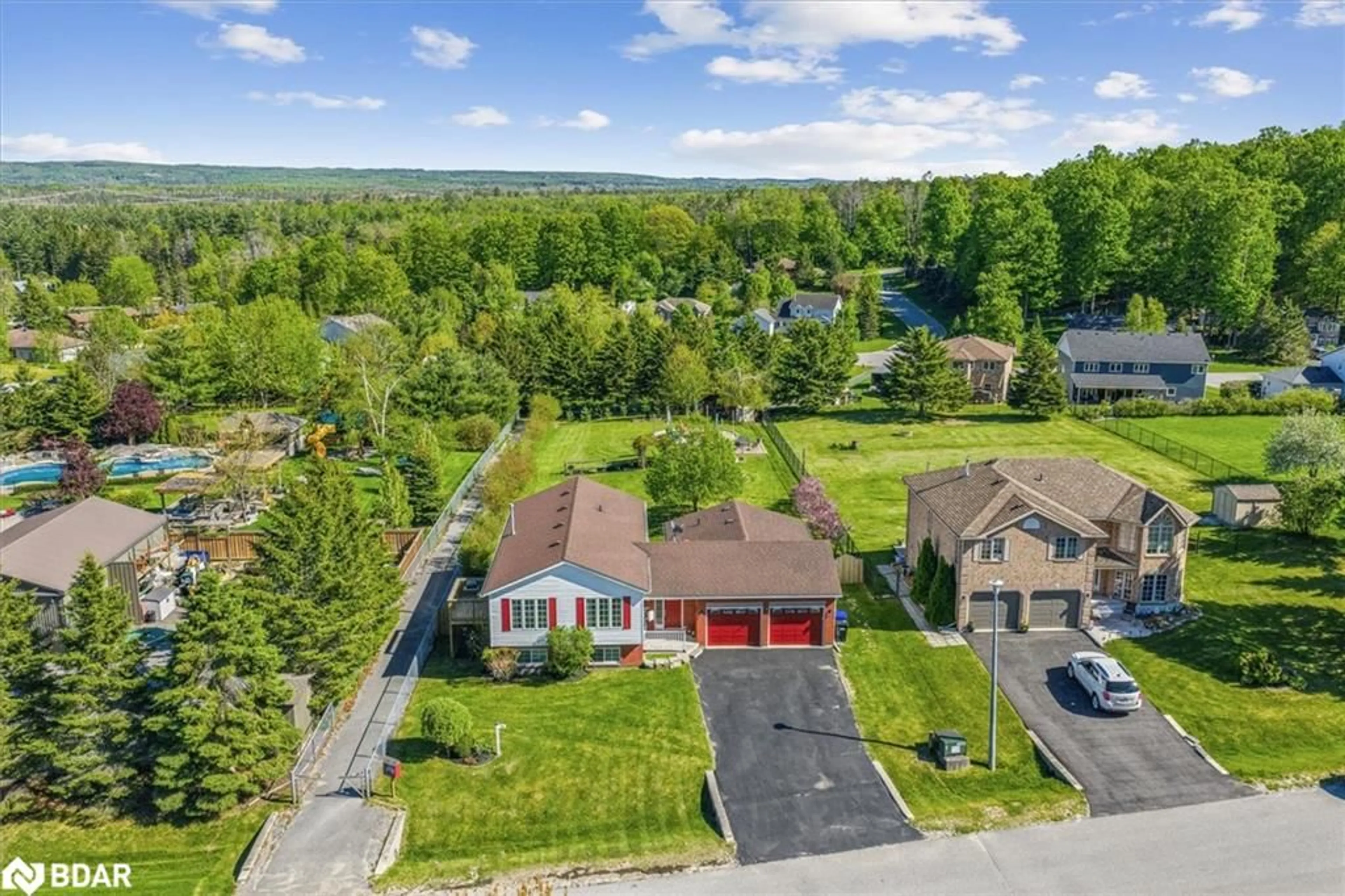 A pic from outside/outdoor area/front of a property/back of a property/a pic from drone, street for 54 Marlow Cir, Hillsdale Ontario L0L 1V0