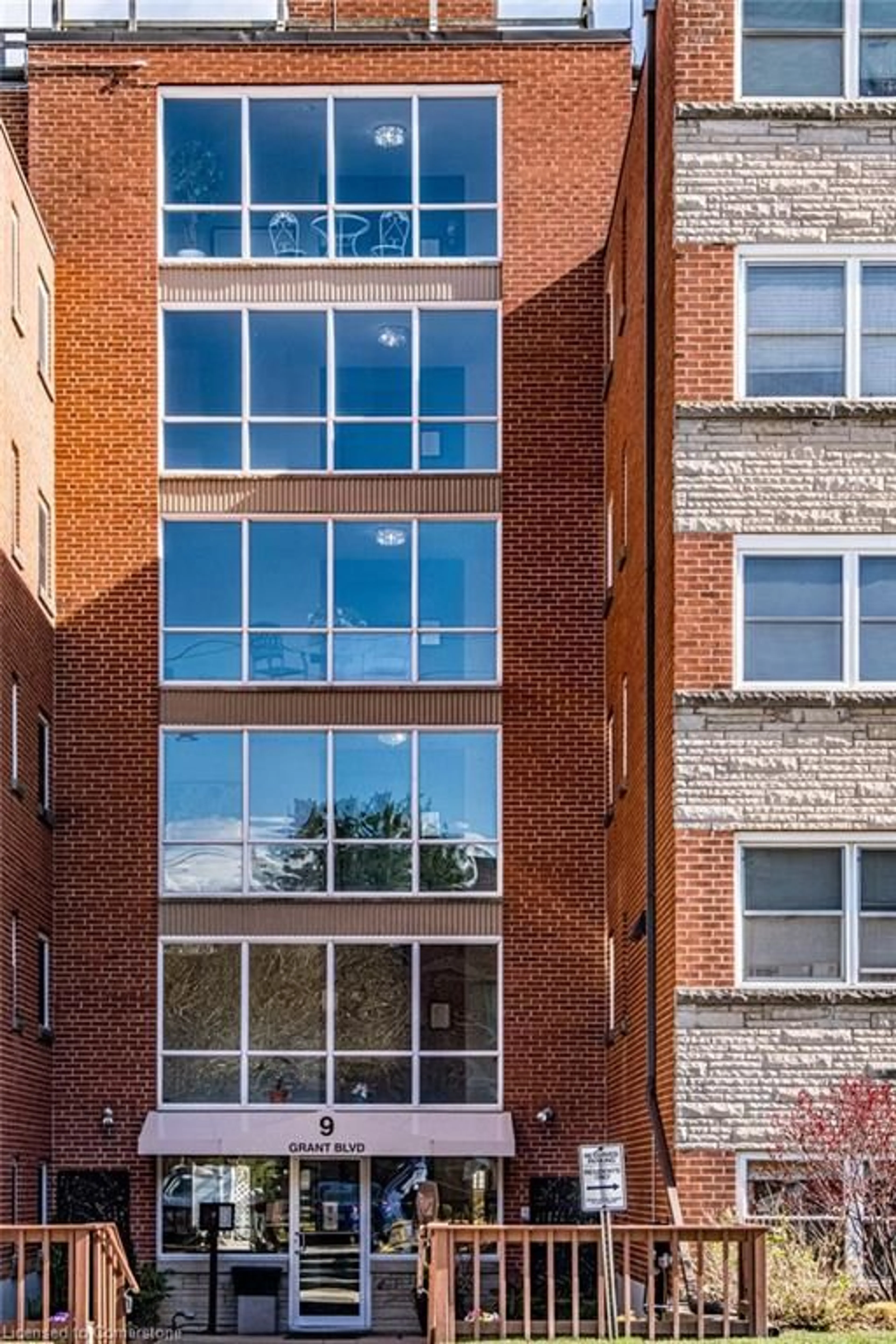 Home with brick exterior material, building for 9 Grant Blvd #601, Dundas Ontario L9H 4L5