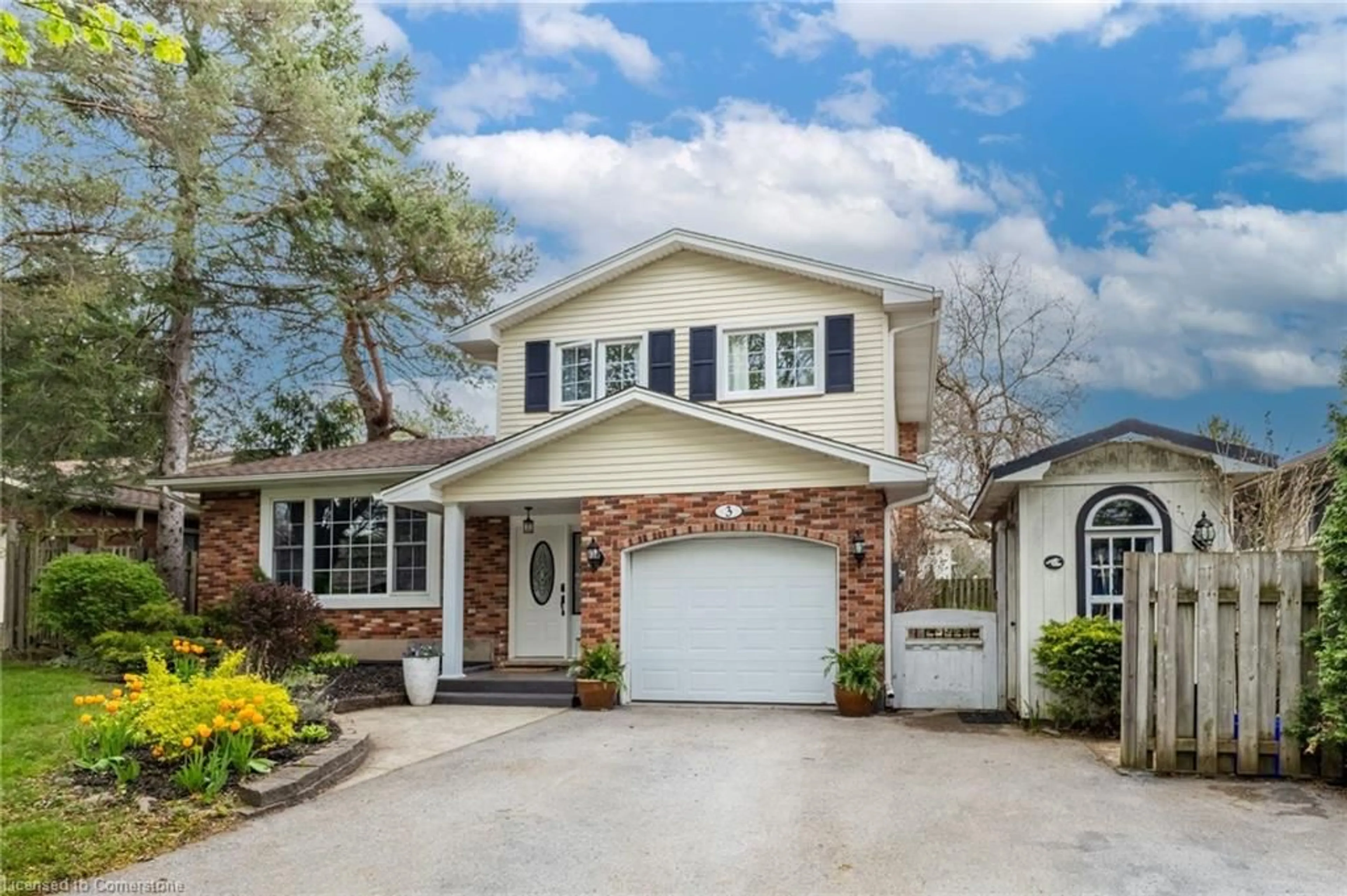 Home with brick exterior material, street for 3 Trillium Crt, Fonthill Ontario L0S 1E2