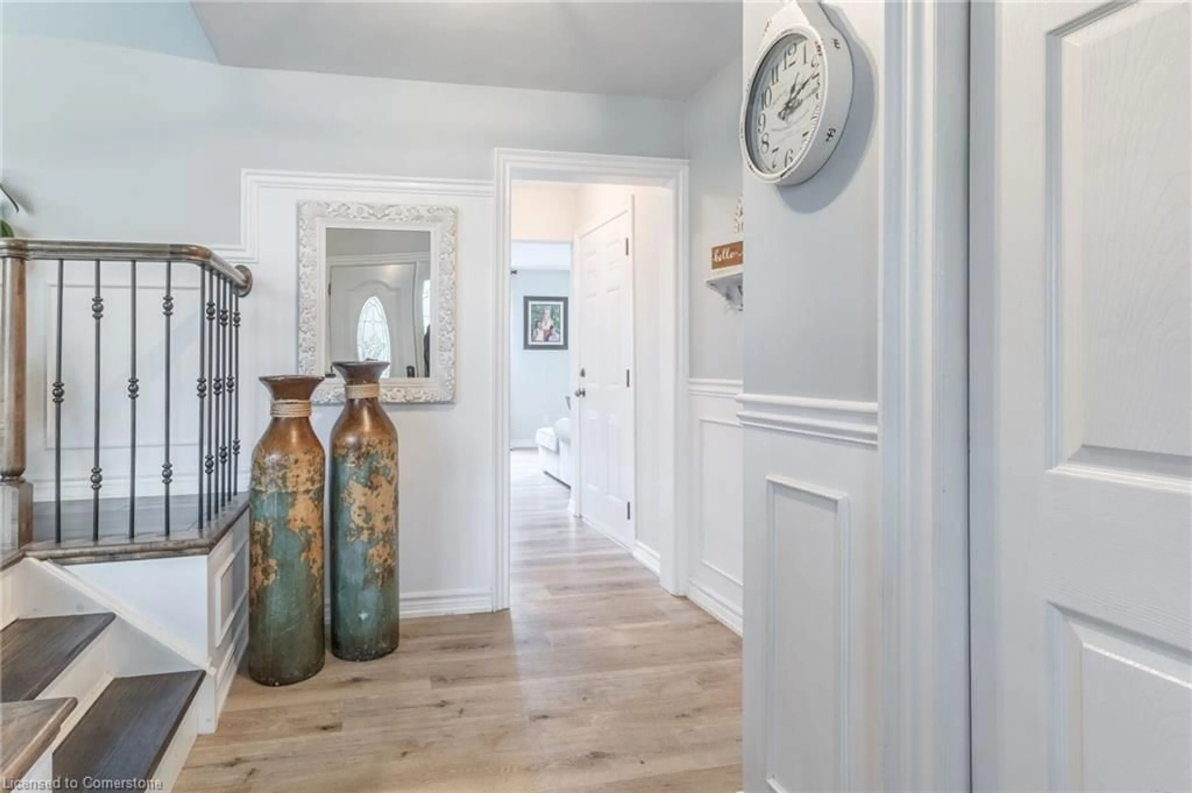 Indoor entryway for 3 Trillium Crt, Fonthill Ontario L0S 1E2