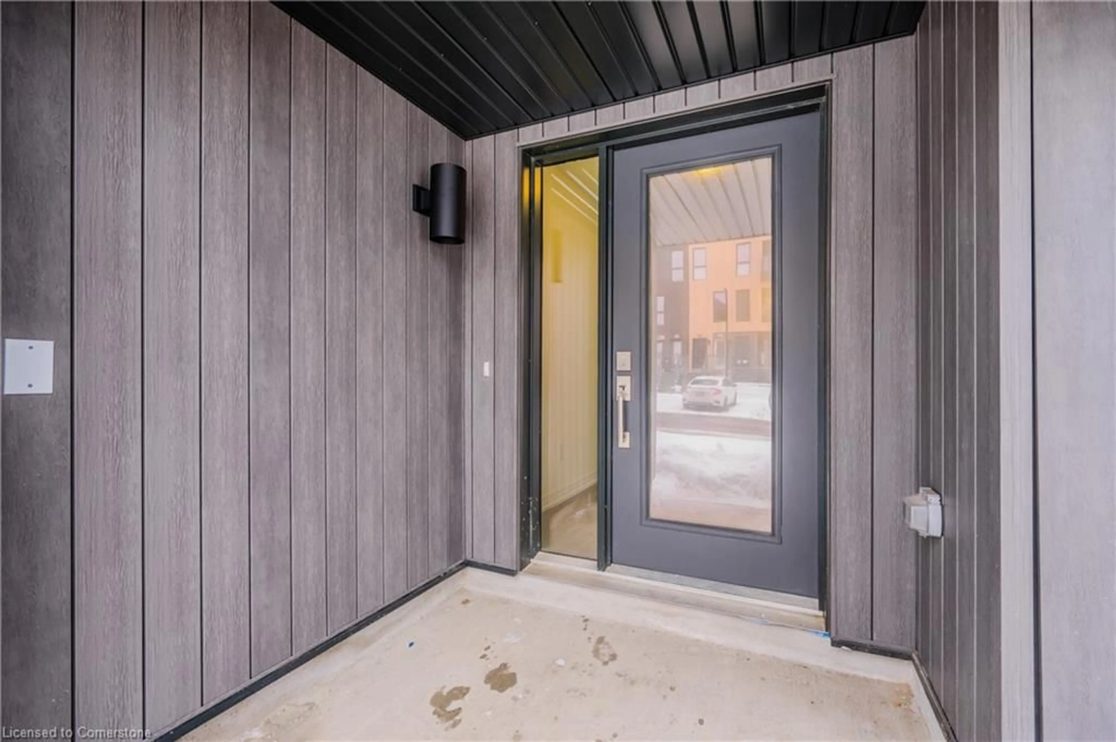 Indoor entryway for 17 Urbane Blvd #I073, Kitchener Ontario N2E 0H8