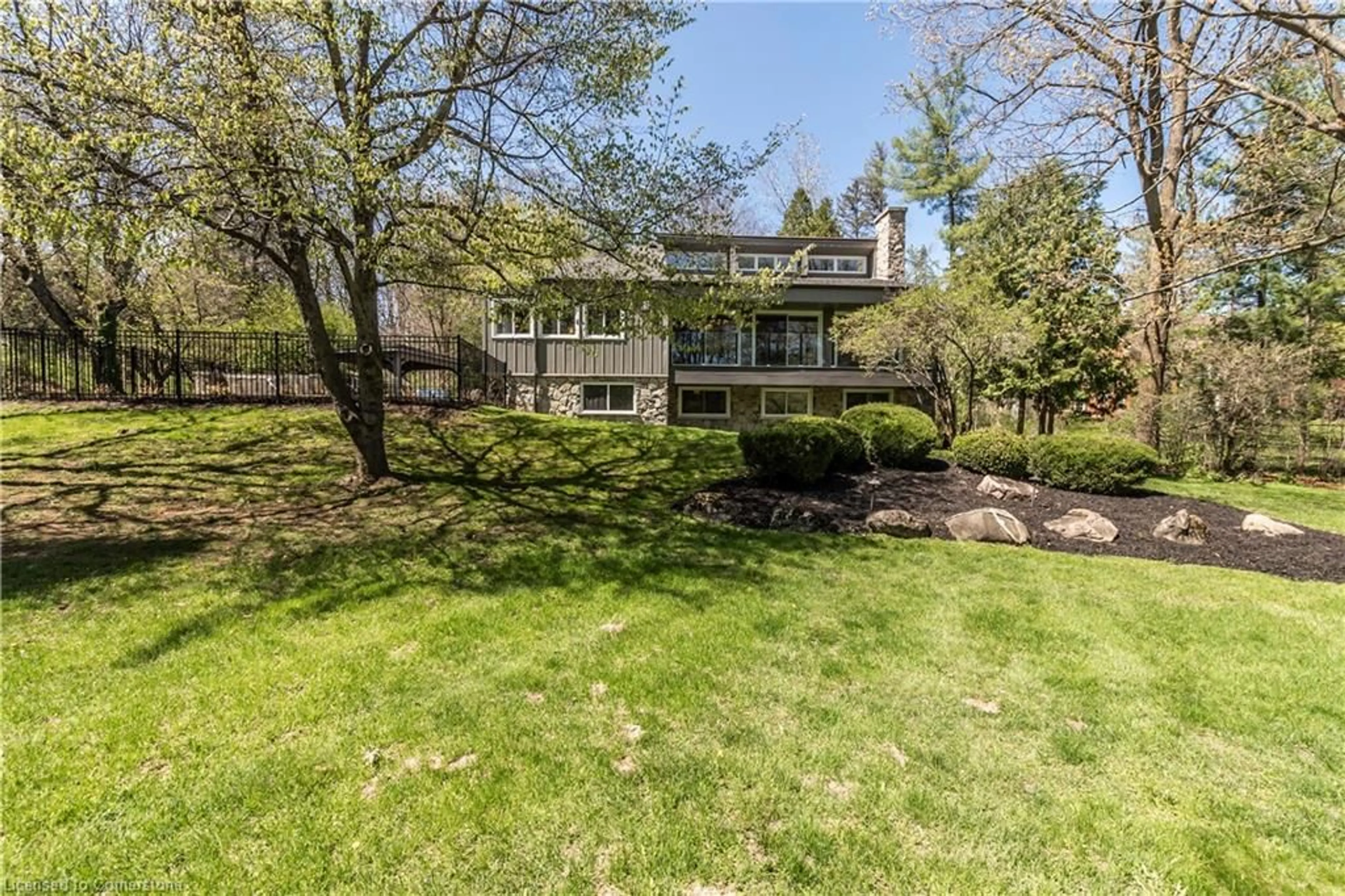 A pic from outside/outdoor area/front of a property/back of a property/a pic from drone, unknown for 6353 Mcniven Rd, Burlington Ontario L7T 0K1