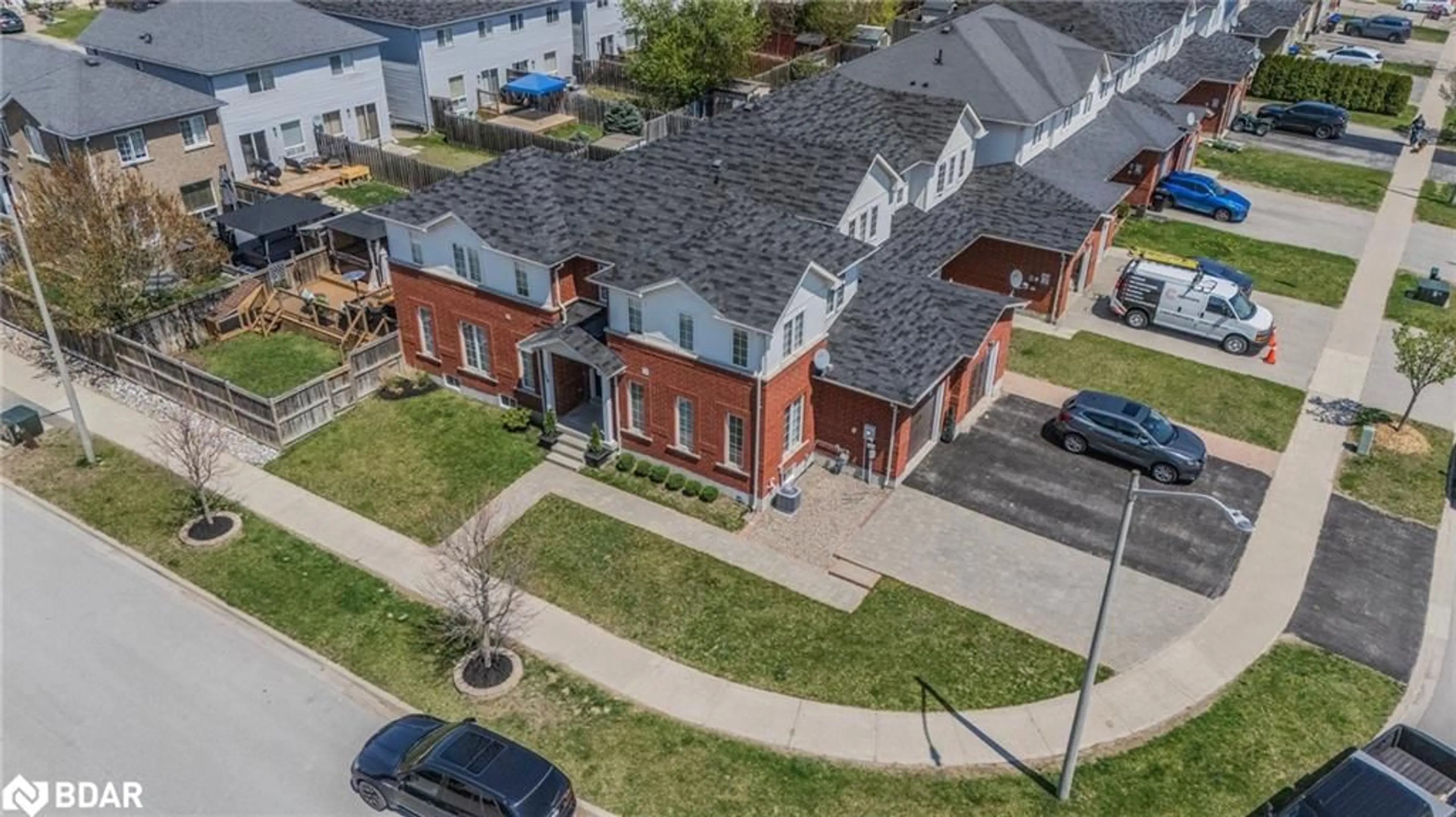 A pic from outside/outdoor area/front of a property/back of a property/a pic from drone, street for 129 Stonemount Cres, Angus Ontario L0M 1B4