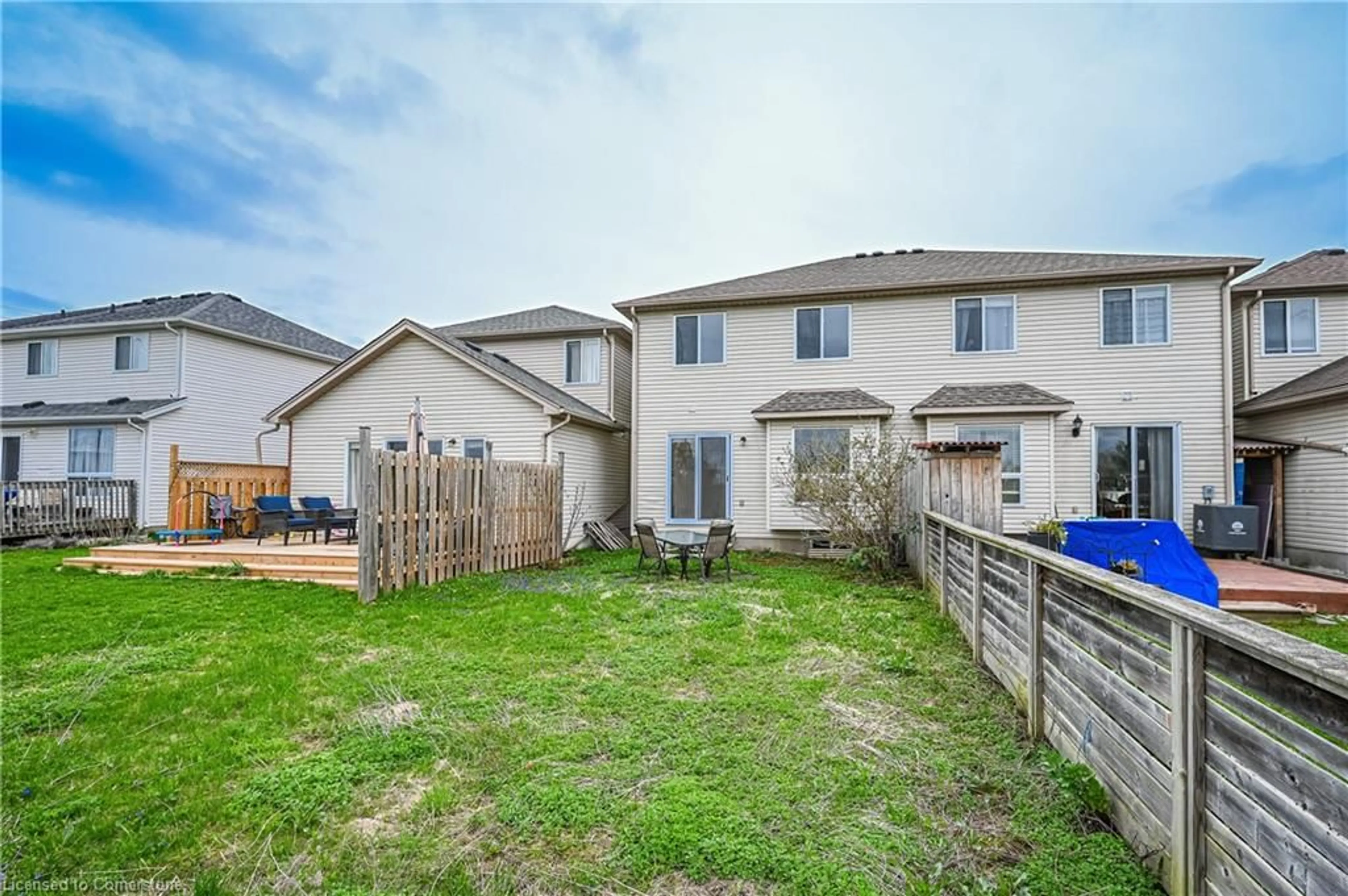 Patio, street for 608 Brandenburg Blvd, Waterloo Ontario N2T 2V3