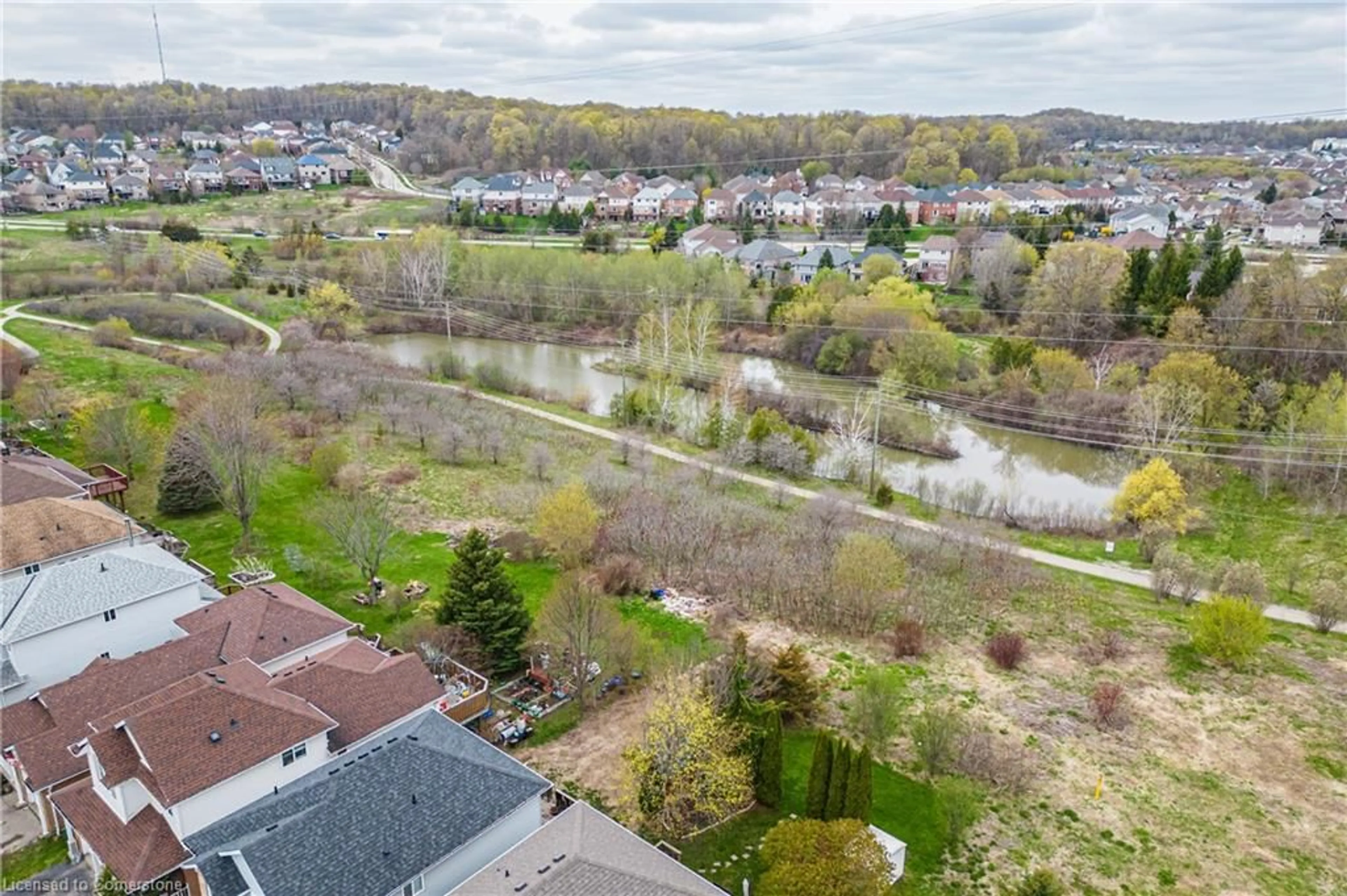 A pic from outside/outdoor area/front of a property/back of a property/a pic from drone, water/lake/river/ocean view for 608 Brandenburg Blvd, Waterloo Ontario N2T 2V3