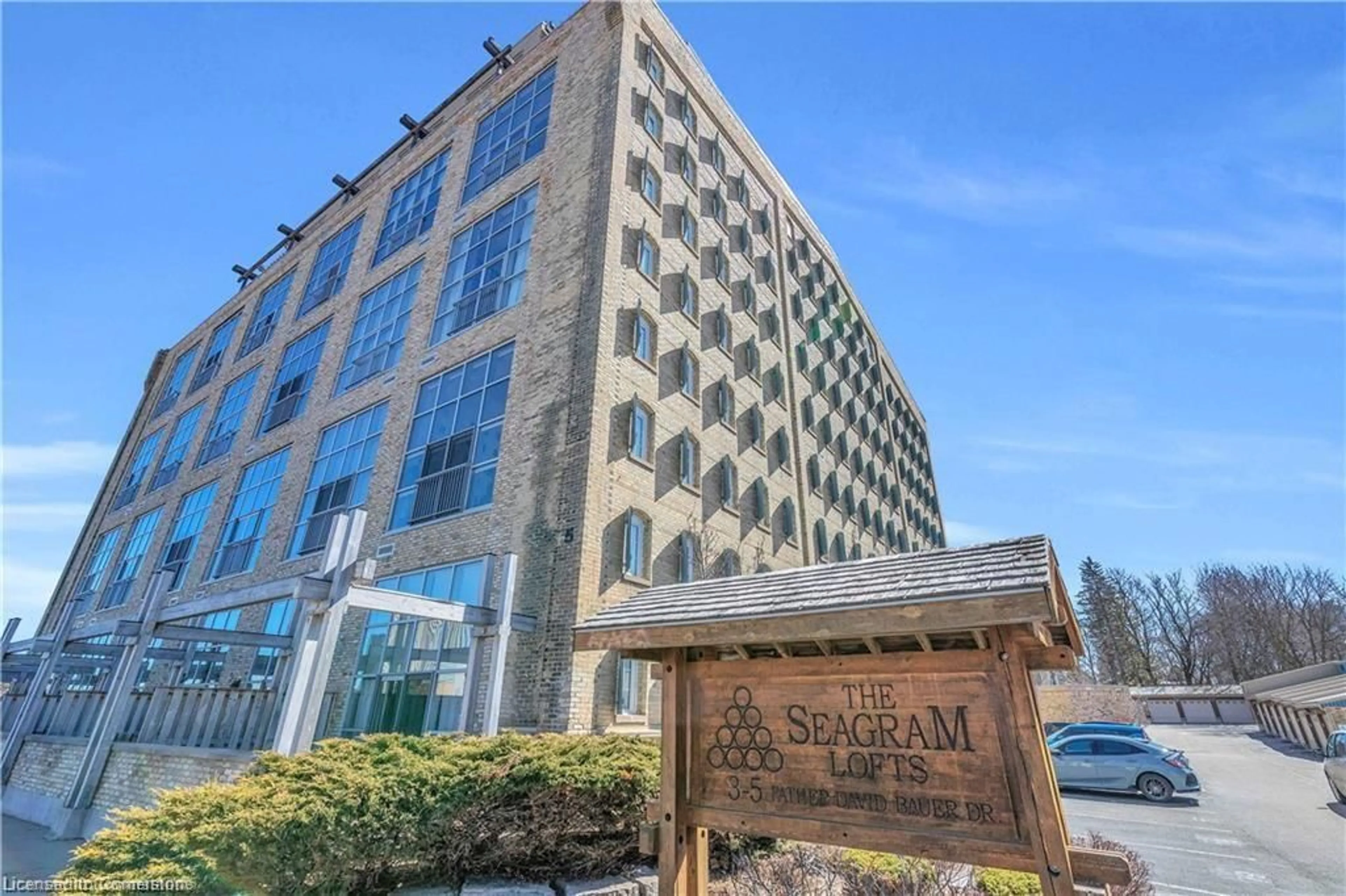 Indoor foyer for 5 Father David Bauer Dr #401, Waterloo Ontario N2L 6M2